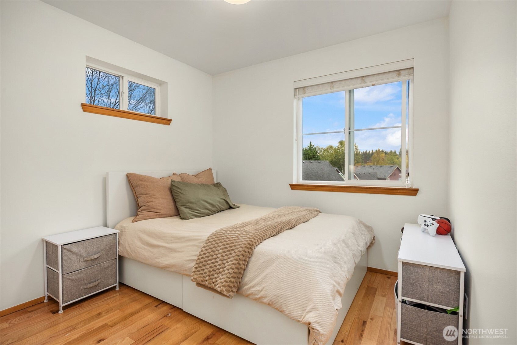 816 Strawberry Lane NW