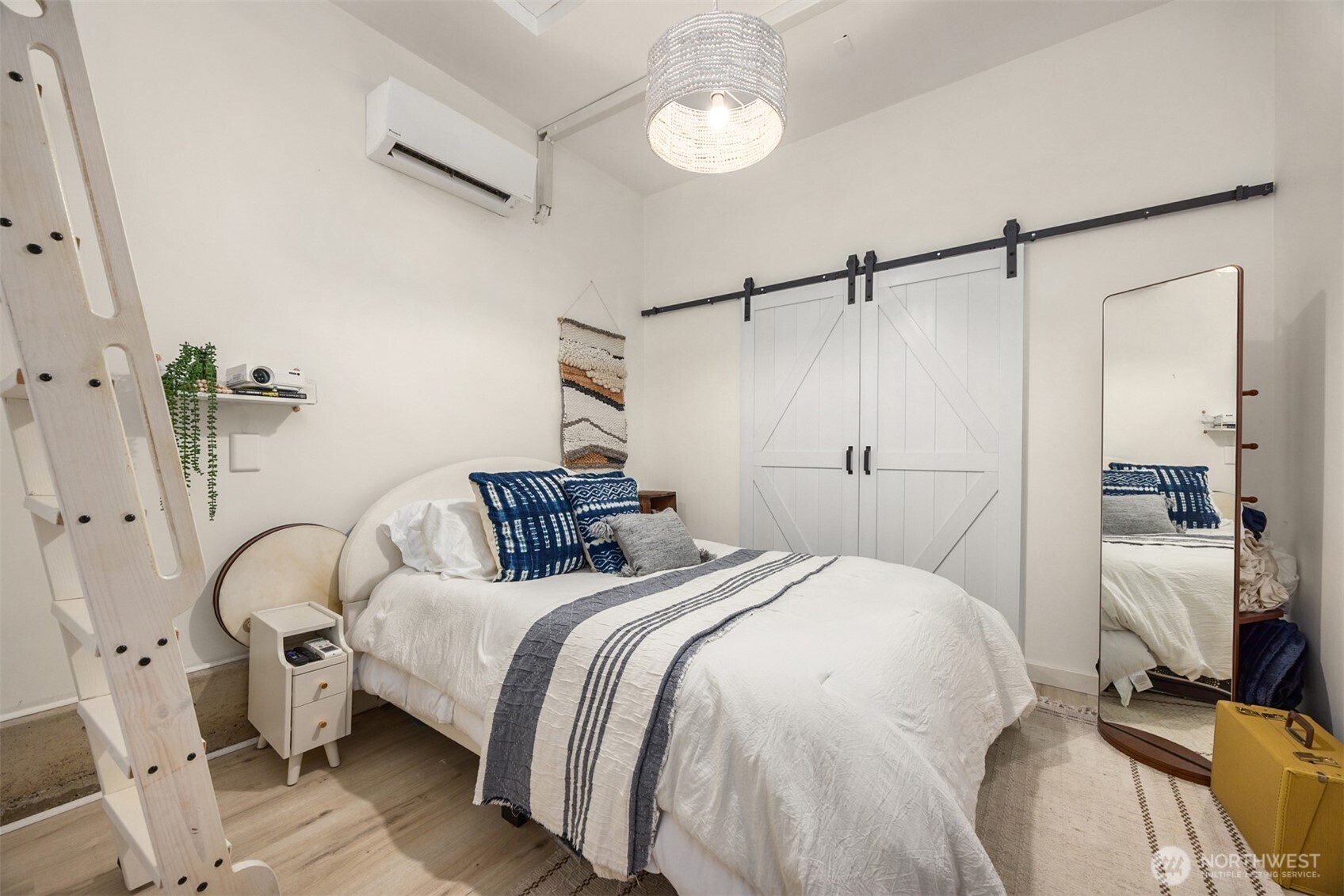 816 Strawberry Lane NW