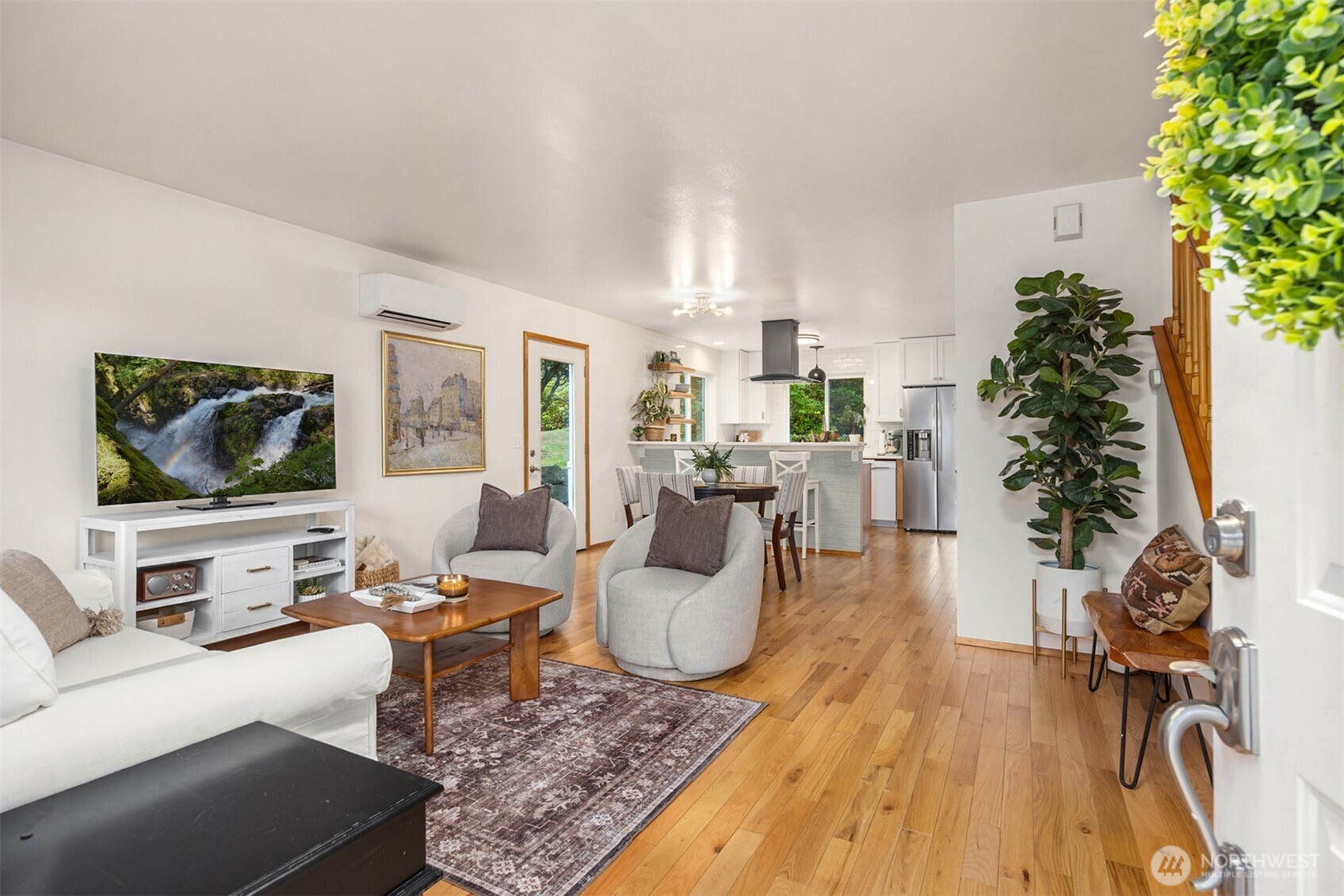 816 Strawberry Lane NW