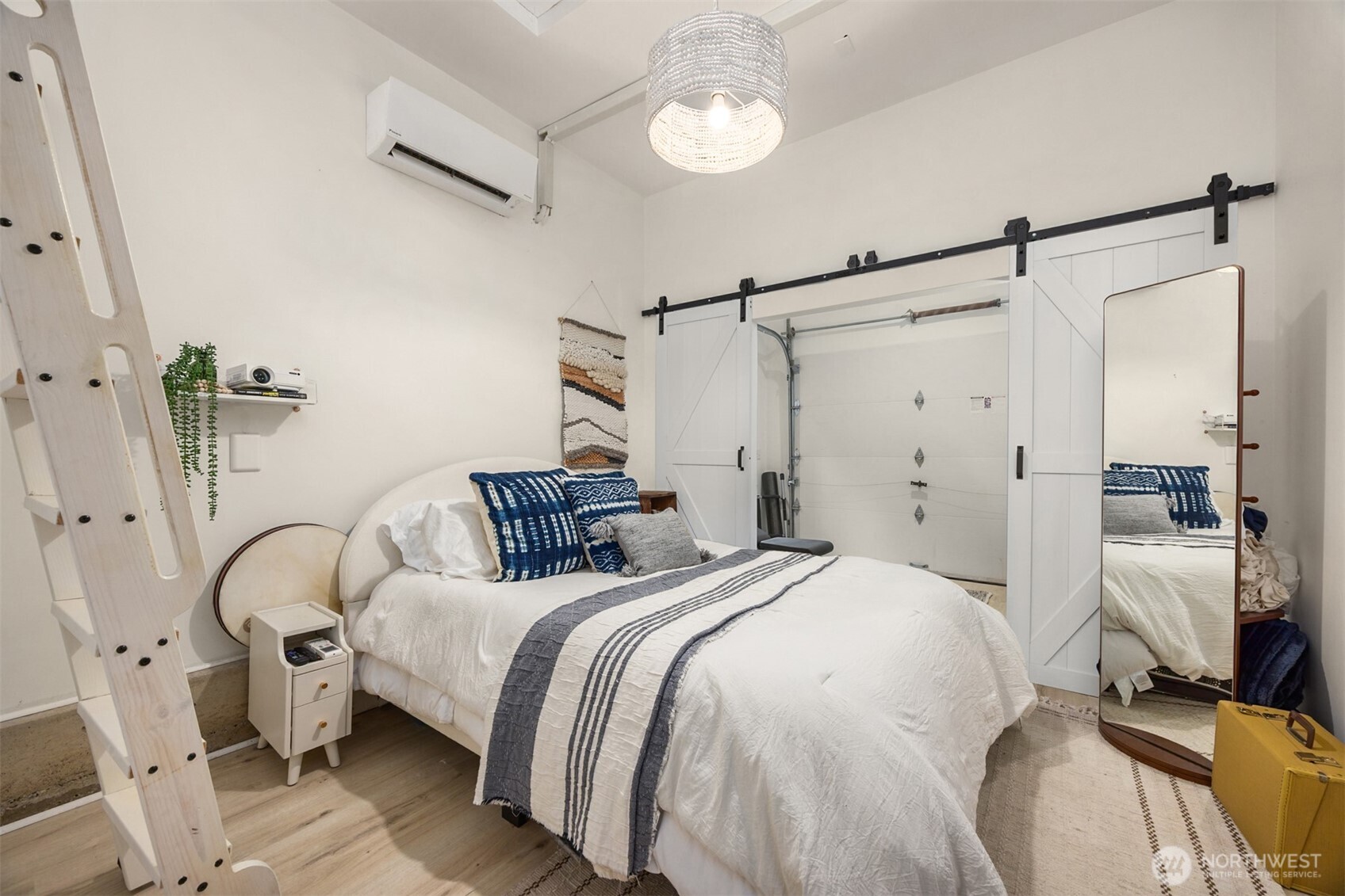 816 Strawberry Lane NW