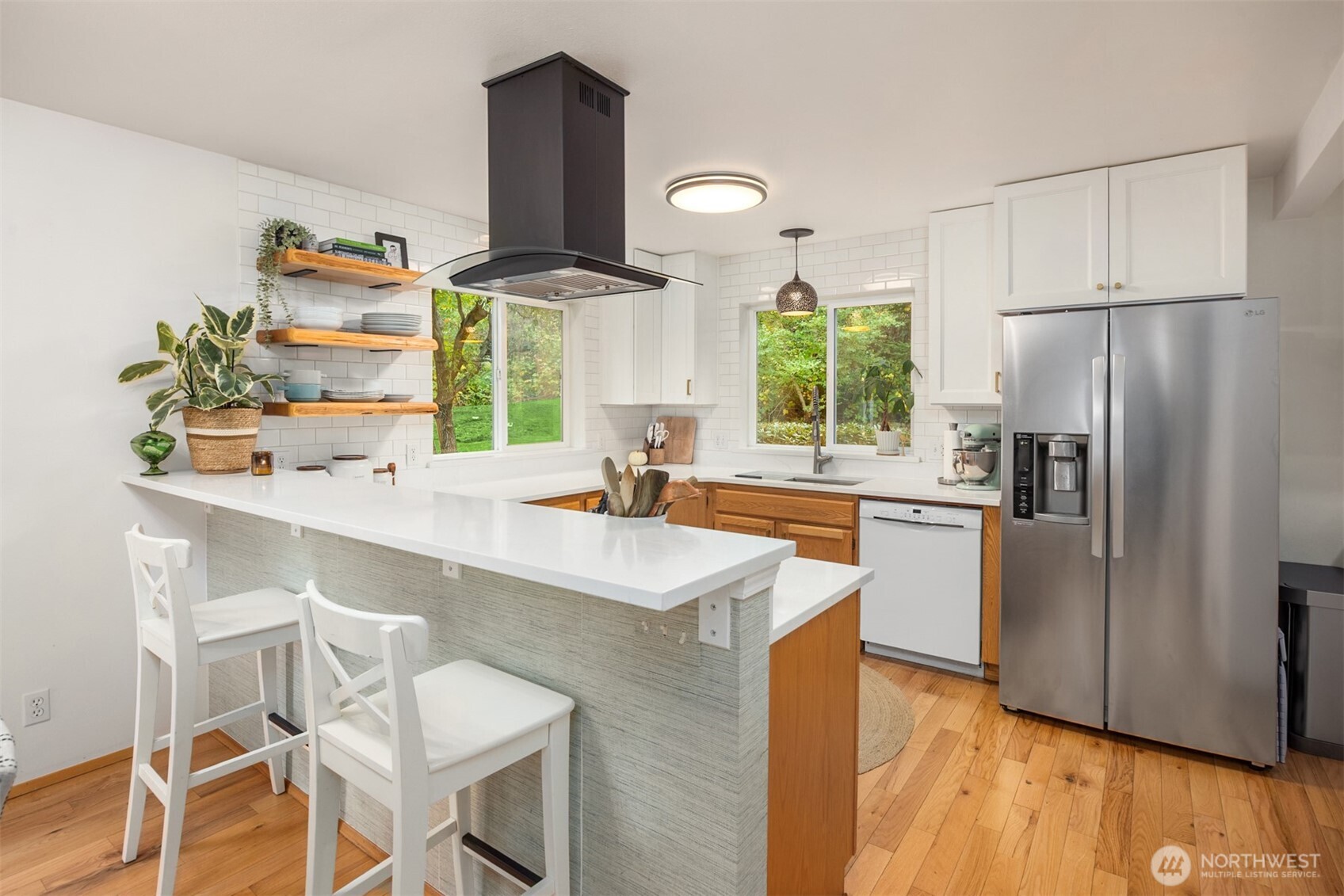 816 Strawberry Lane NW