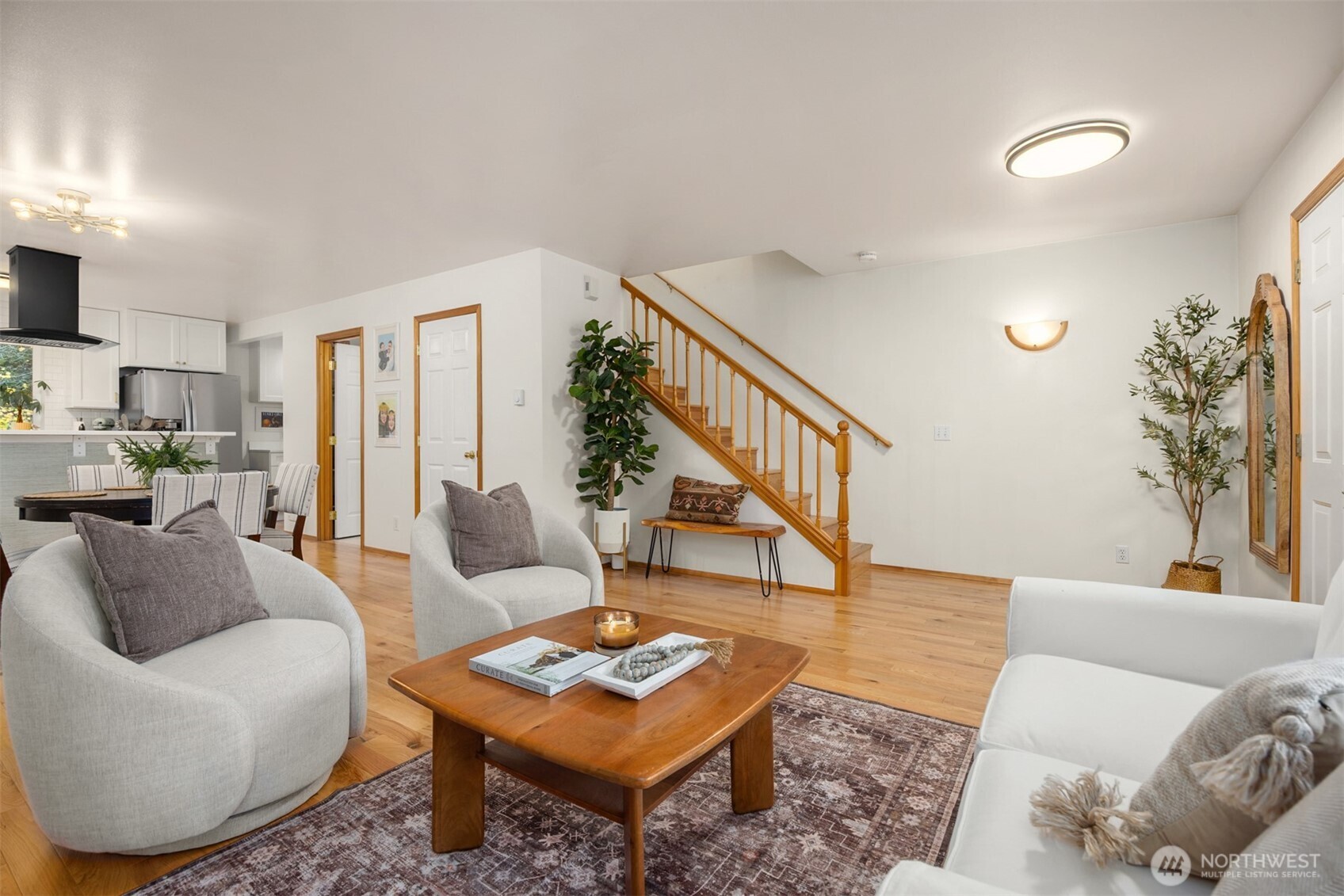 816 Strawberry Lane NW