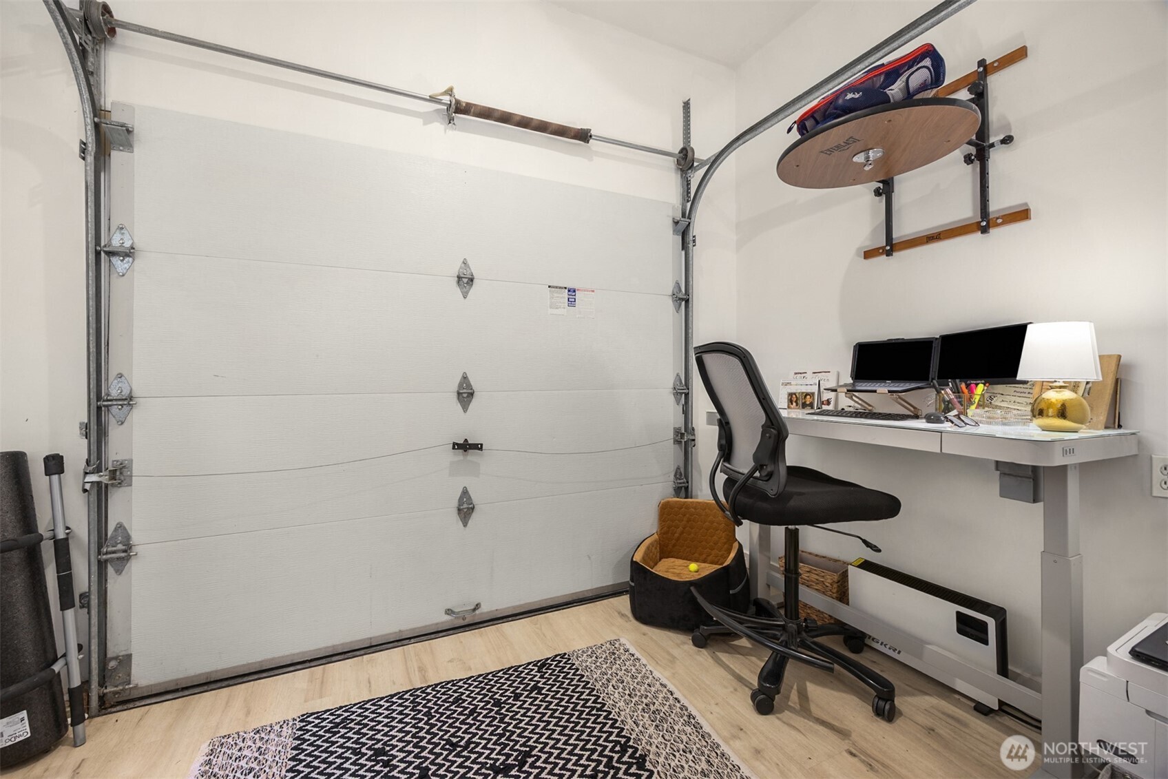 816 Strawberry Lane NW