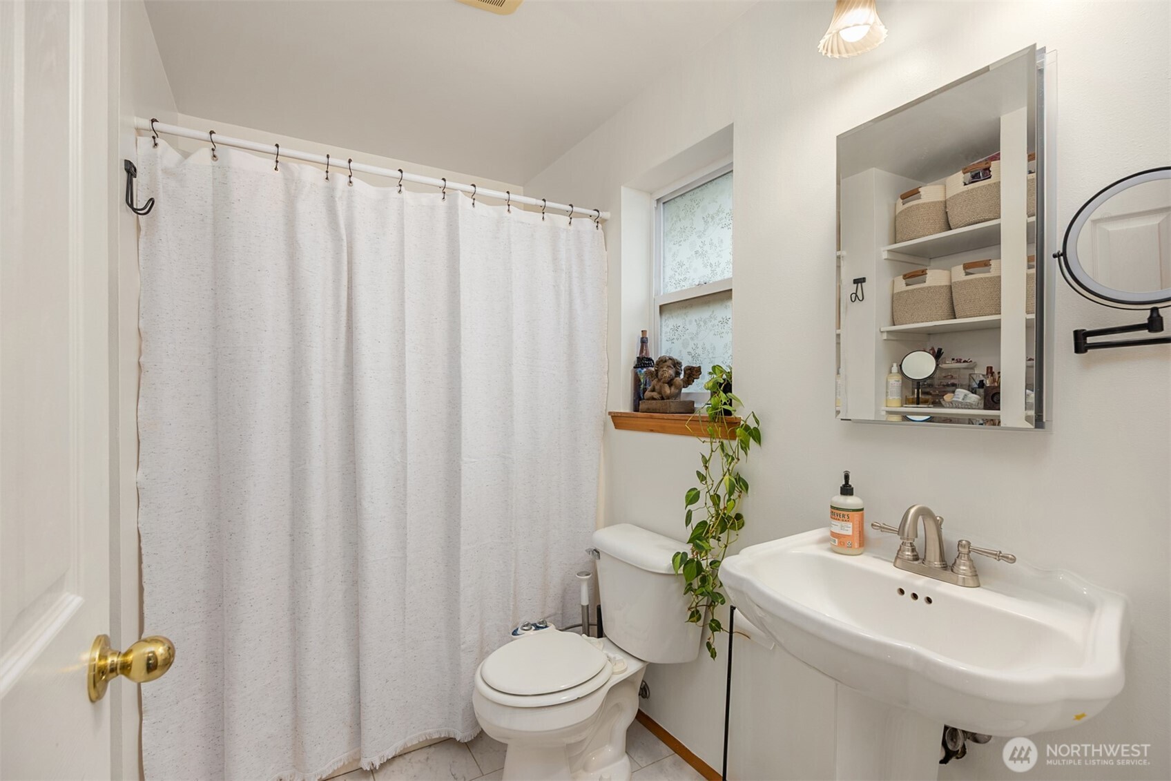 816 Strawberry Lane NW