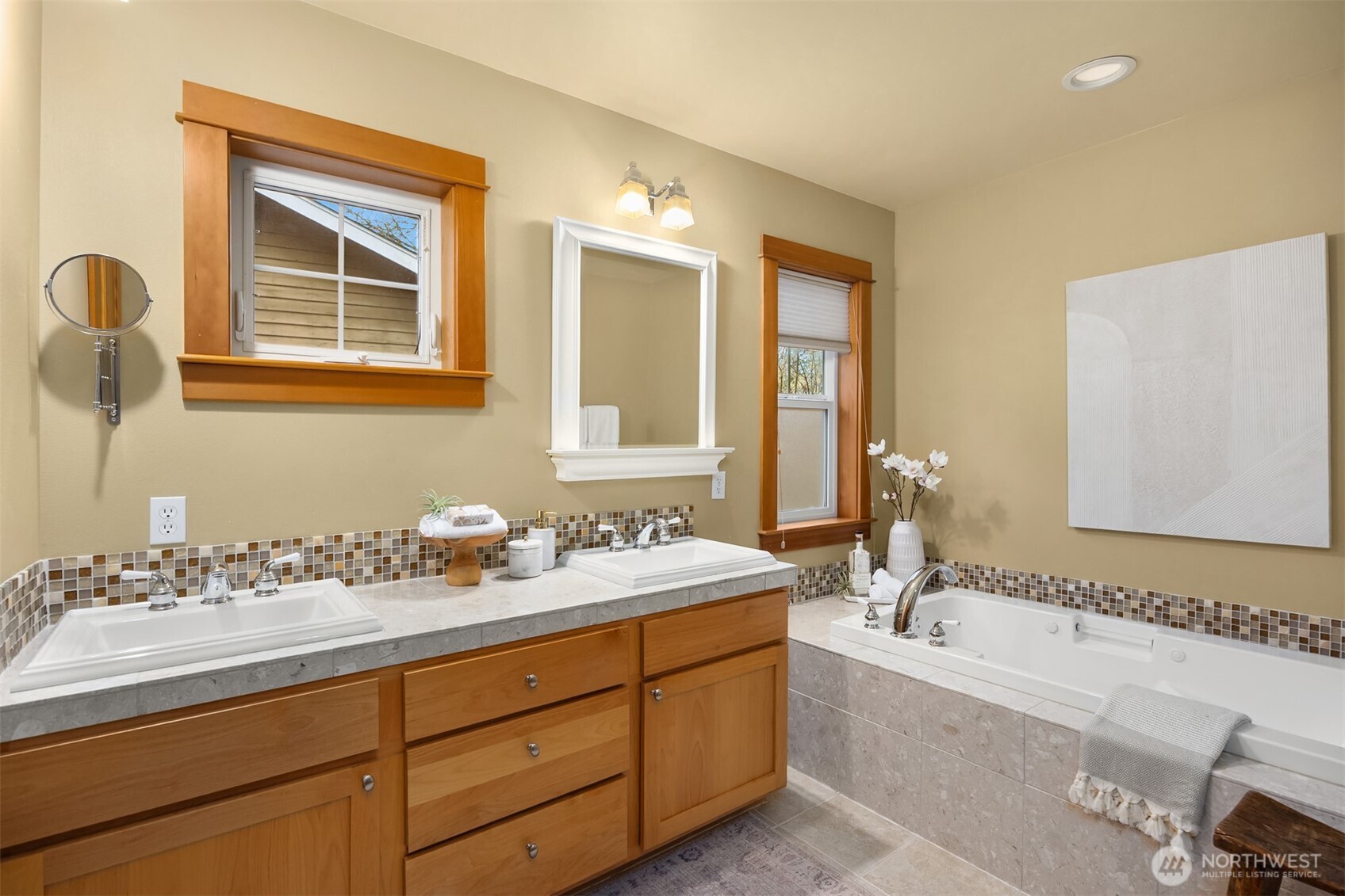 9641 NE North Town Loop