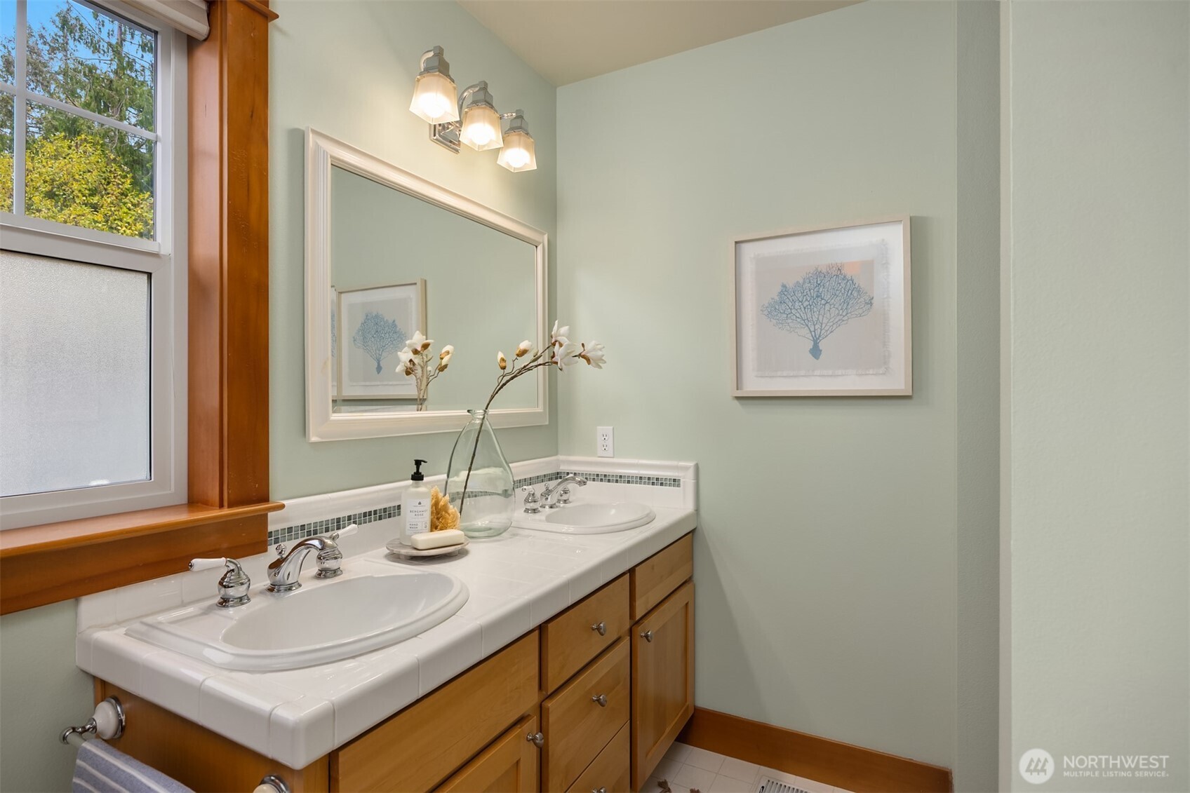 9641 NE North Town Loop