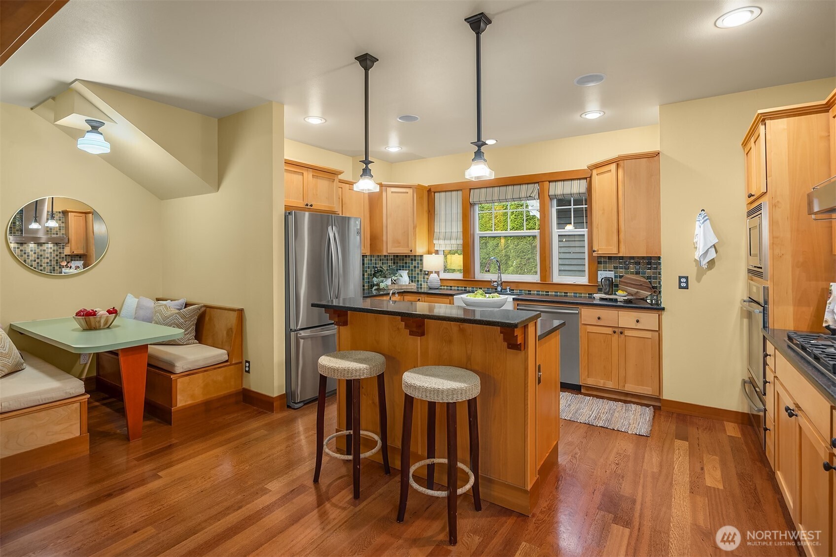 9641 NE North Town Loop