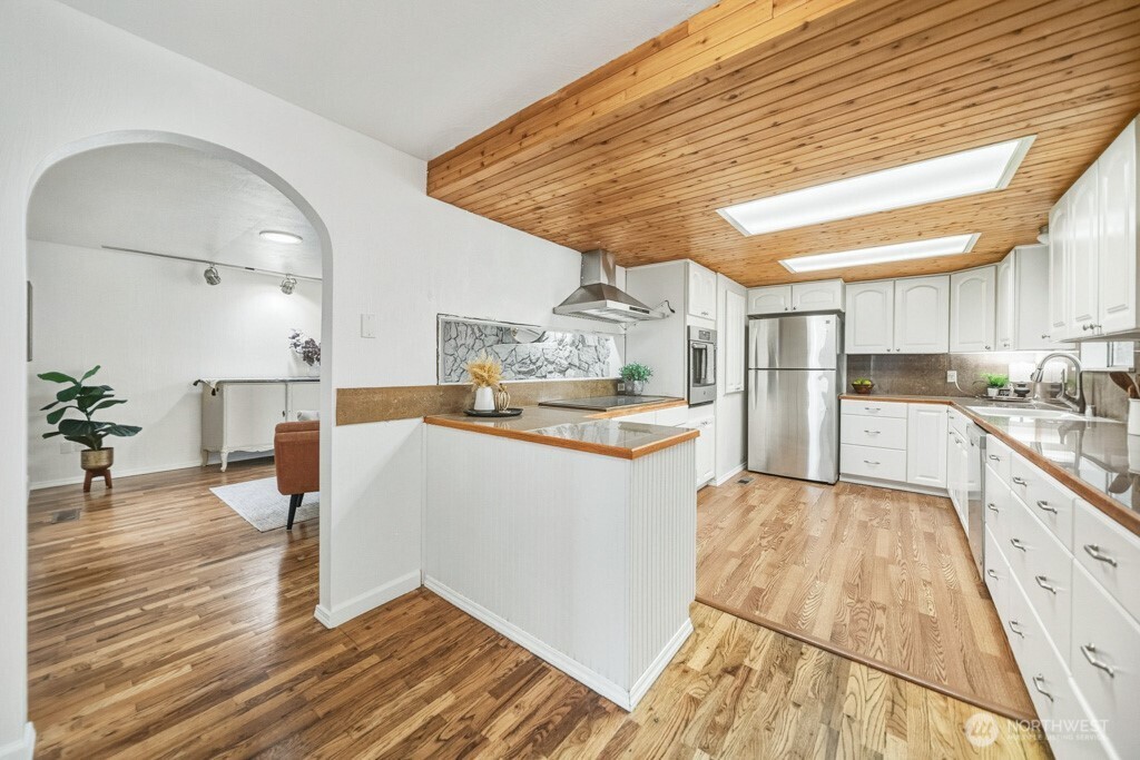 12820 Lake Avenue NW