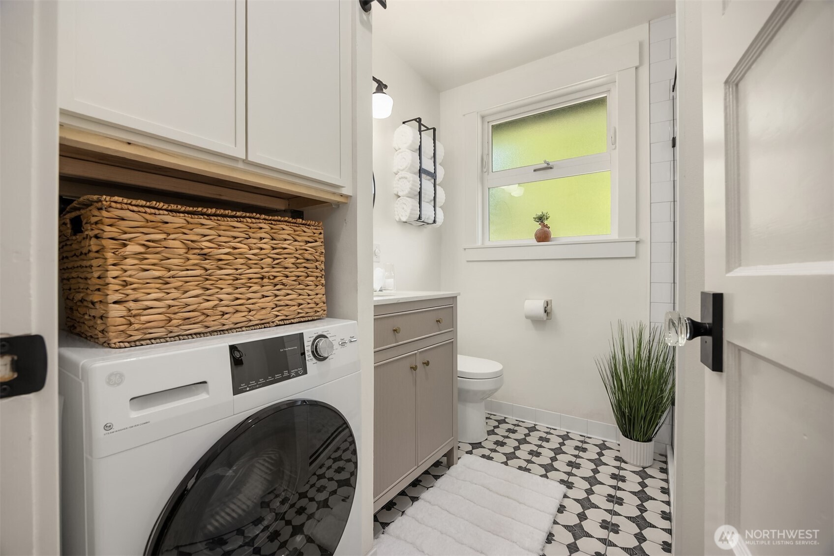 1574 NE Park View Drive Unit: 1