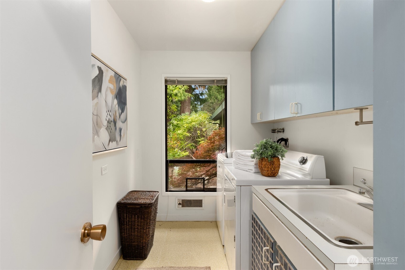 10700 NE Broomgerrie Road