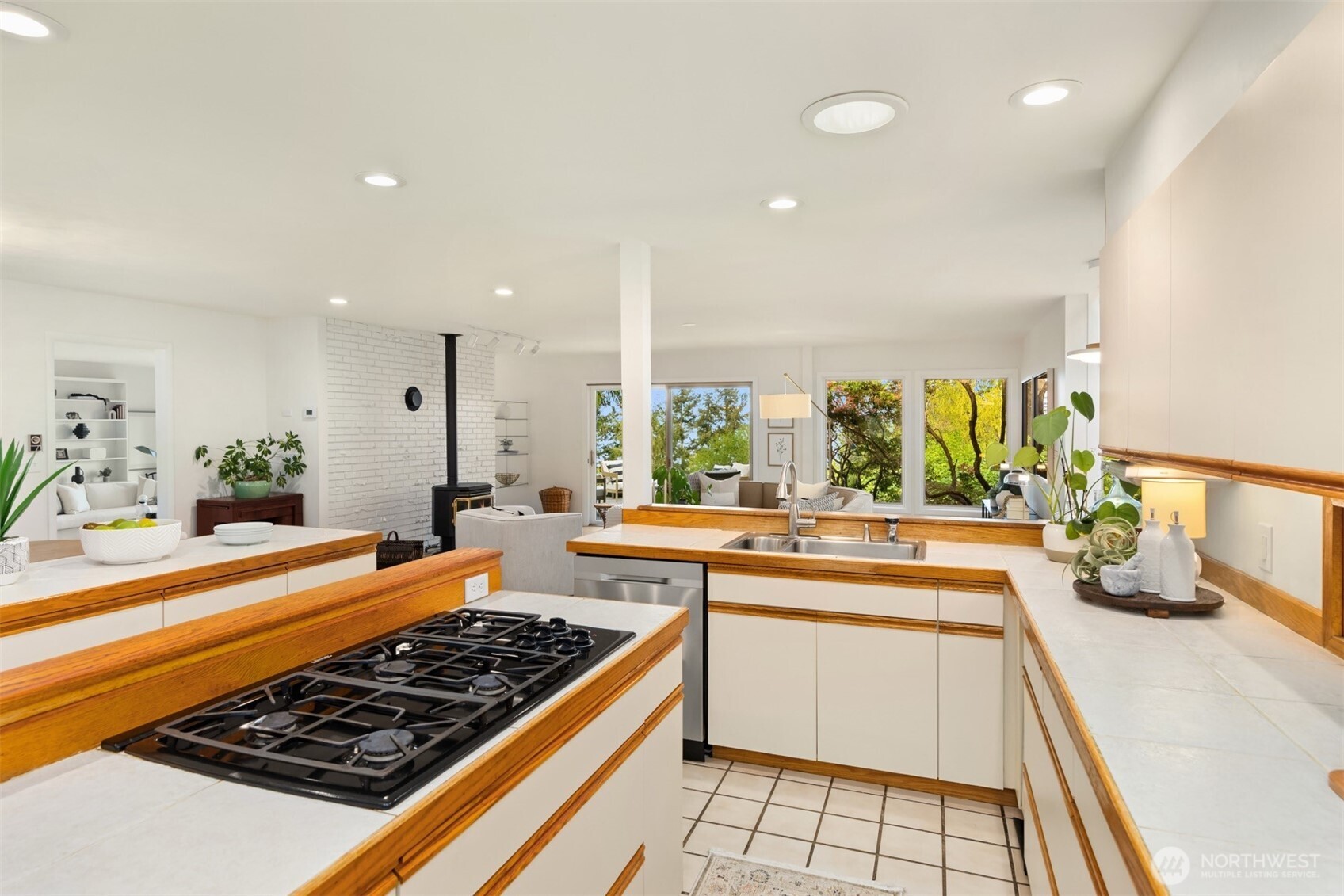 10700 NE Broomgerrie Road