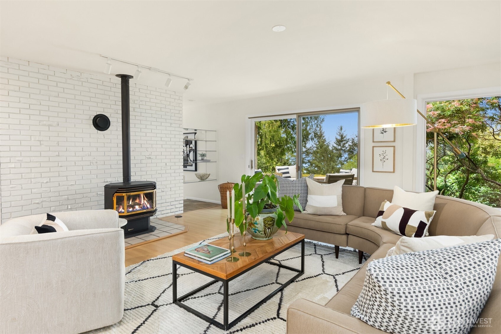 10700 NE Broomgerrie Road