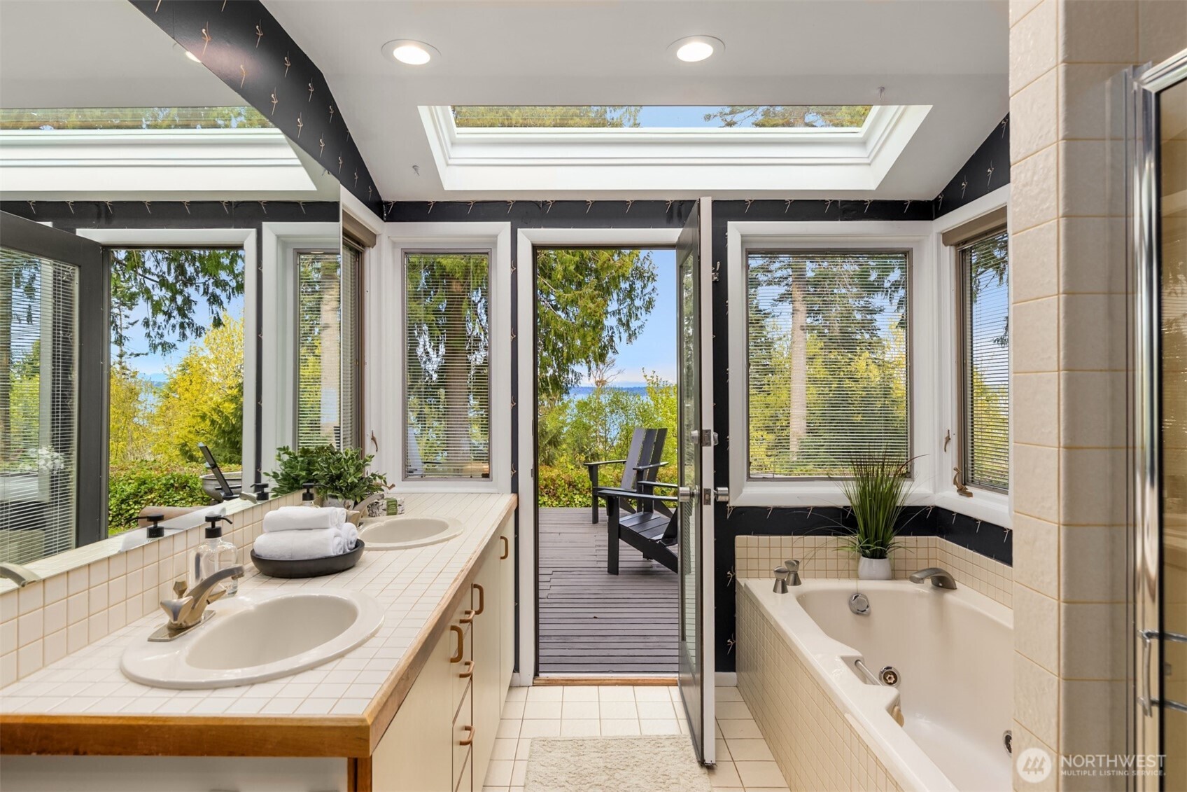 10700 NE Broomgerrie Road