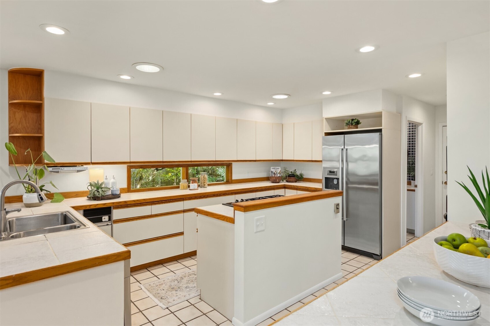 10700 NE Broomgerrie Road