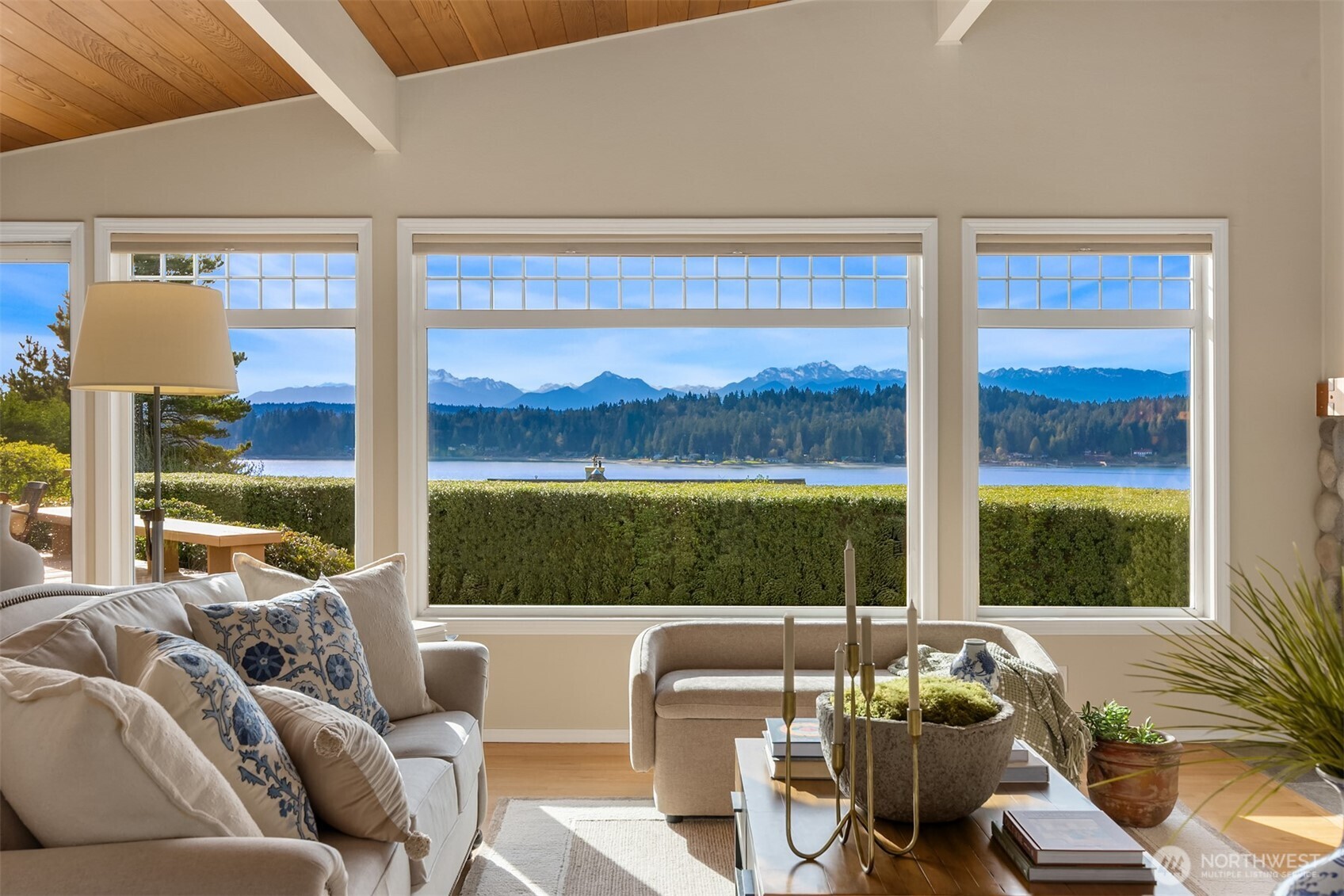 14735 Henderson Road NE