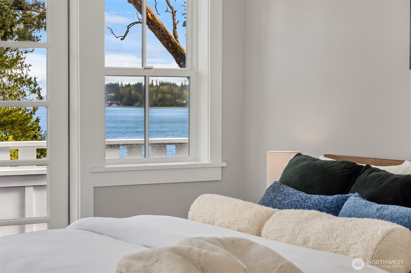 10717 NE Manitou Park Boulevard