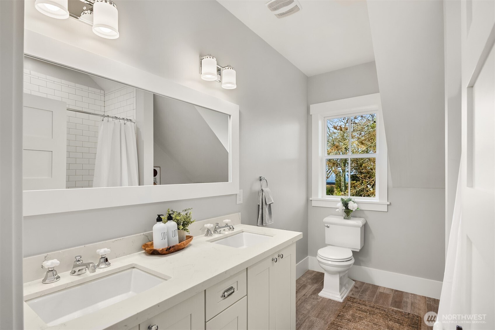 10717 NE Manitou Park Boulevard