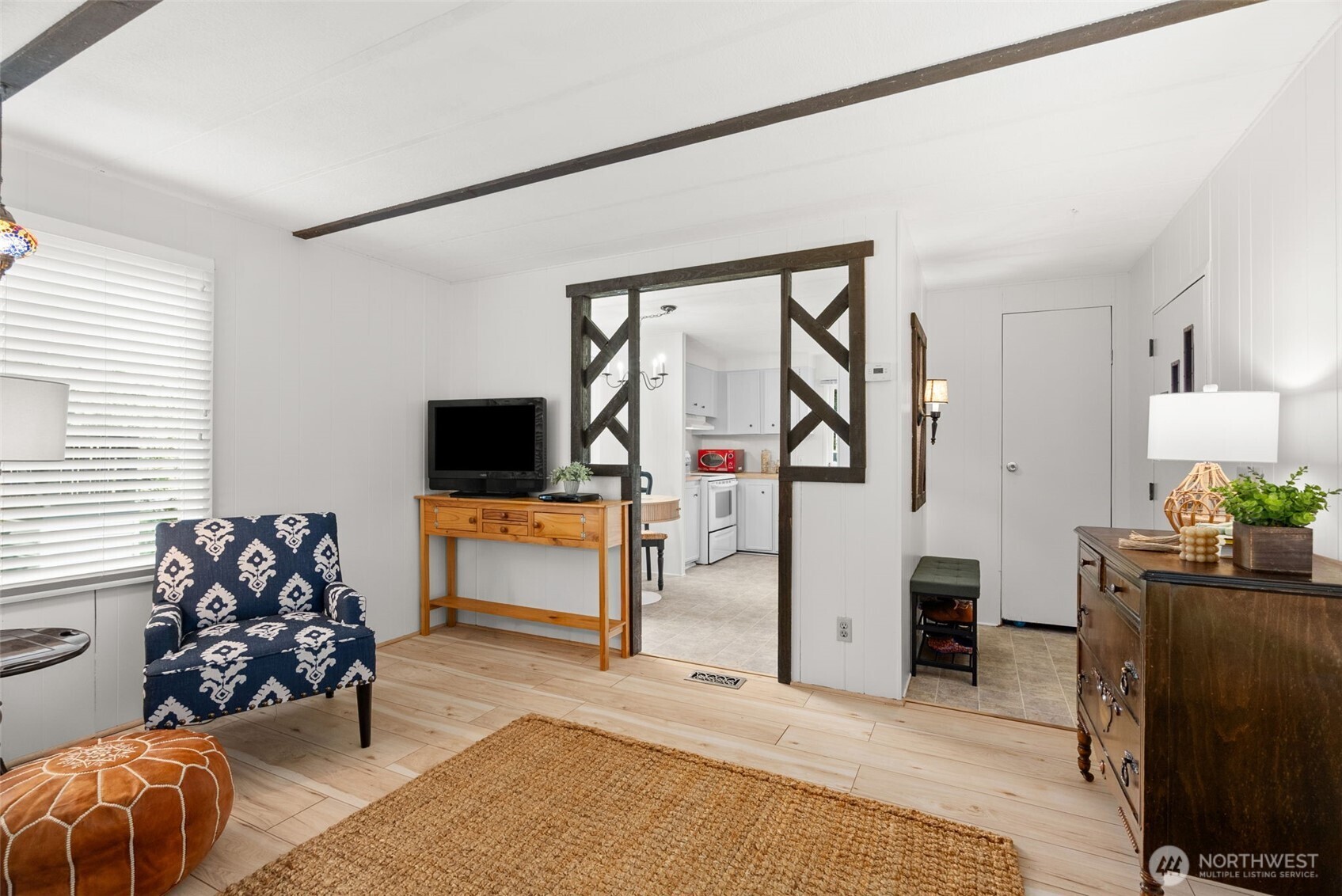 600 NE Lincoln Road Unit: 14