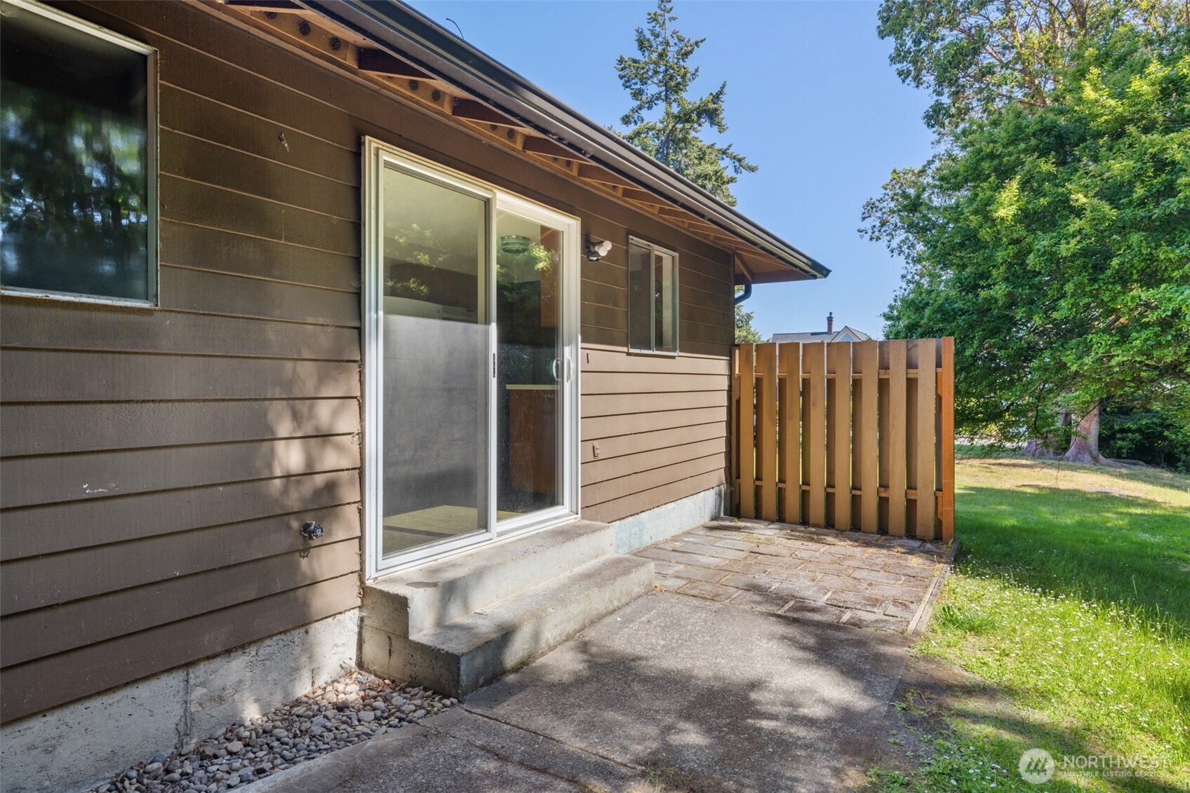 1207 1209 S Pine Street Unit: 1209