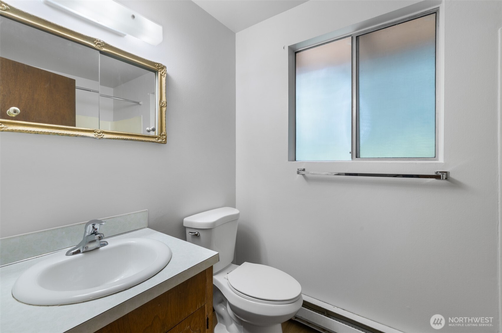 1207 1209 S Pine Street Unit: 1209
