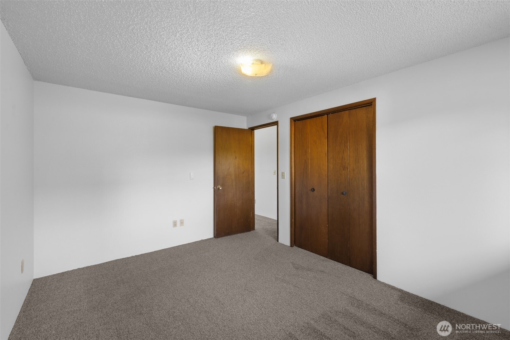 1207 1209 S Pine Street Unit: 1209