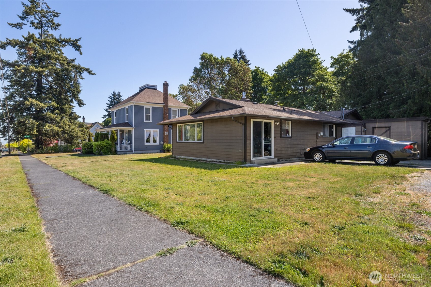 1207 1209 S Pine Street Unit: 1209