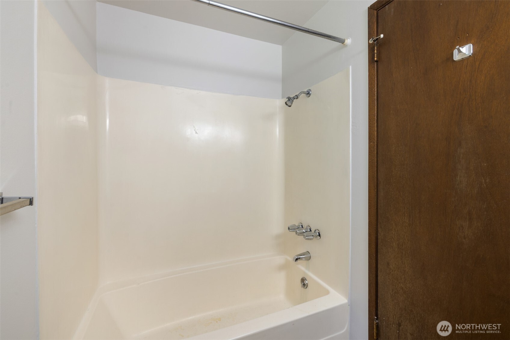 1207 1209 S Pine Street Unit: 1209