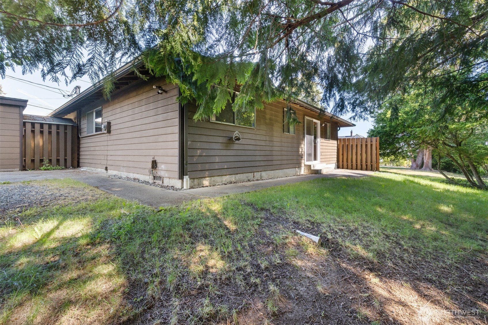 1207 1209 S Pine Street Unit: 1209