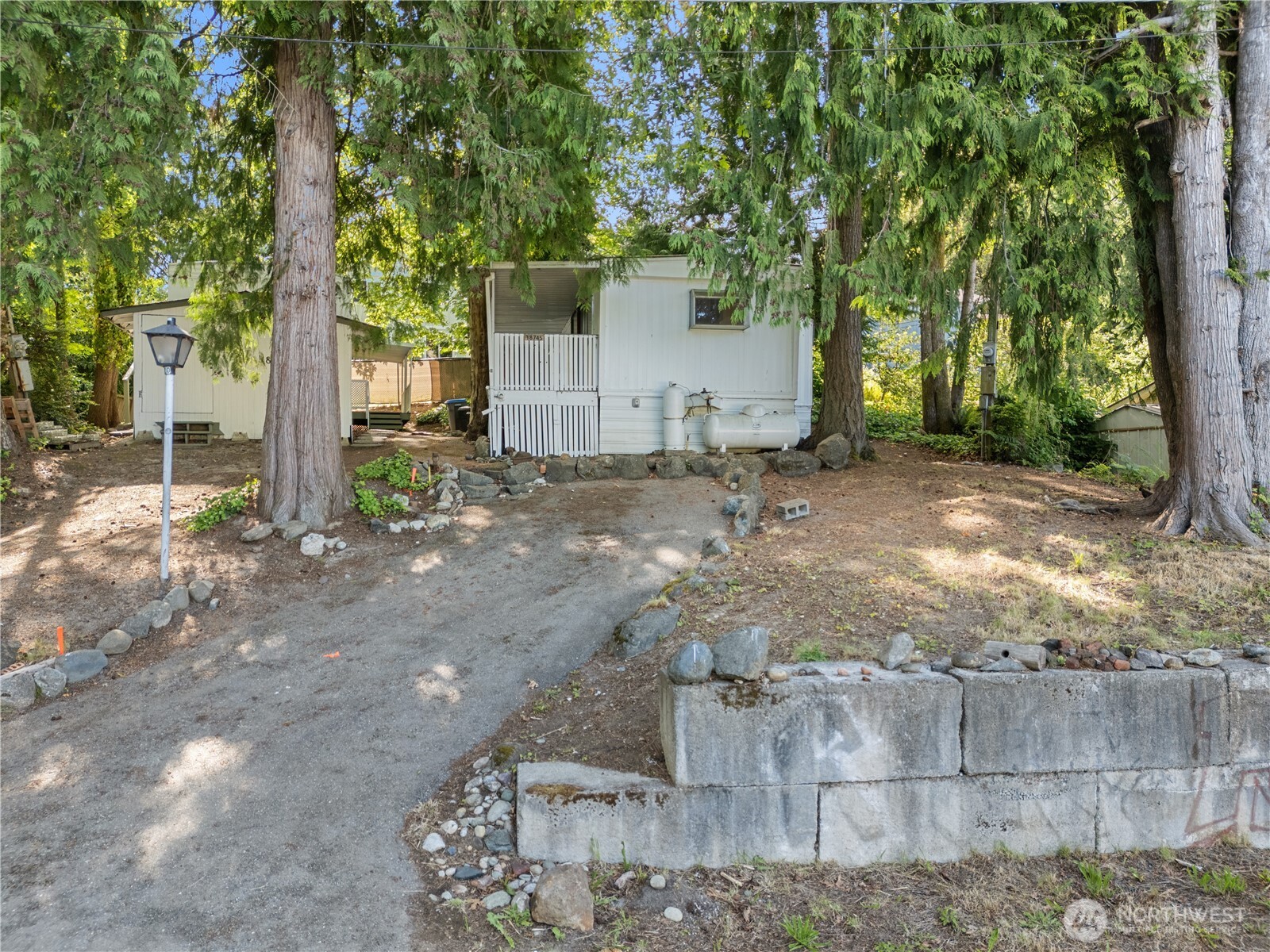 18745 1st Avenue NE