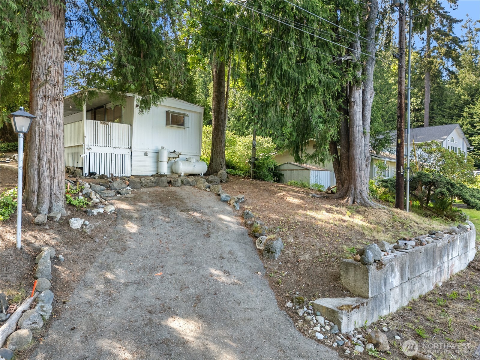 18745 1st Avenue NE