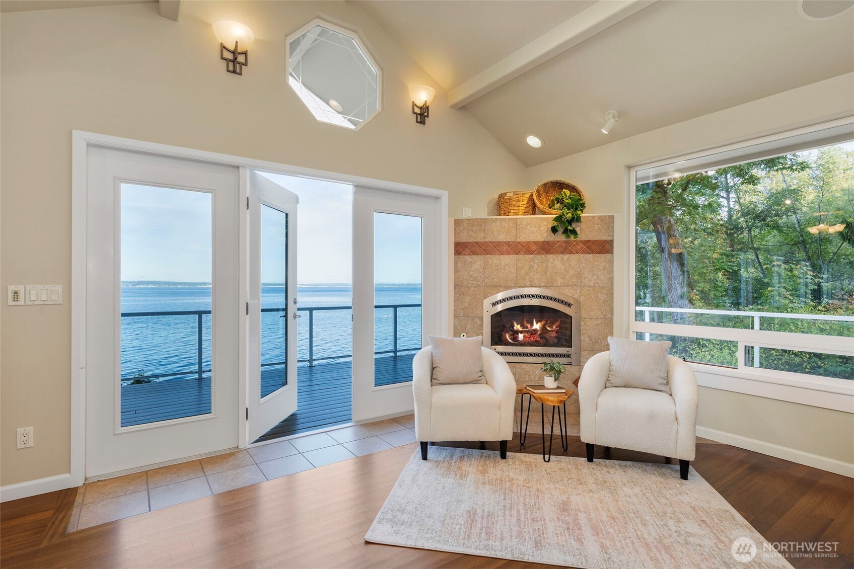131 S Bay Way
