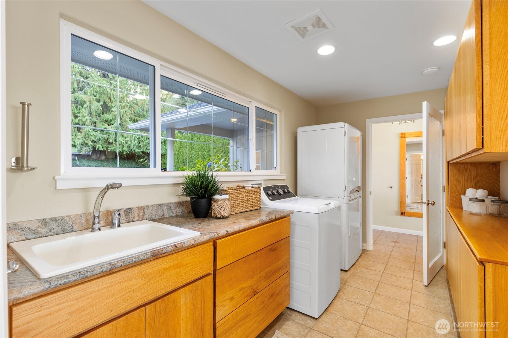 131 S Bay Way