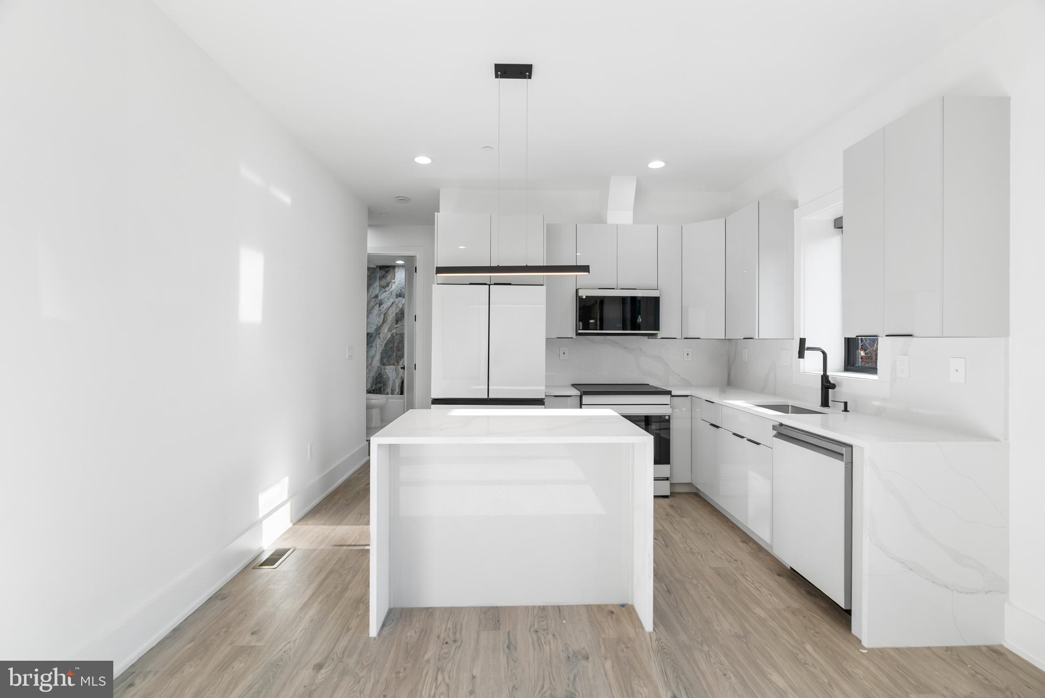 1140 OATES STREET NE 102