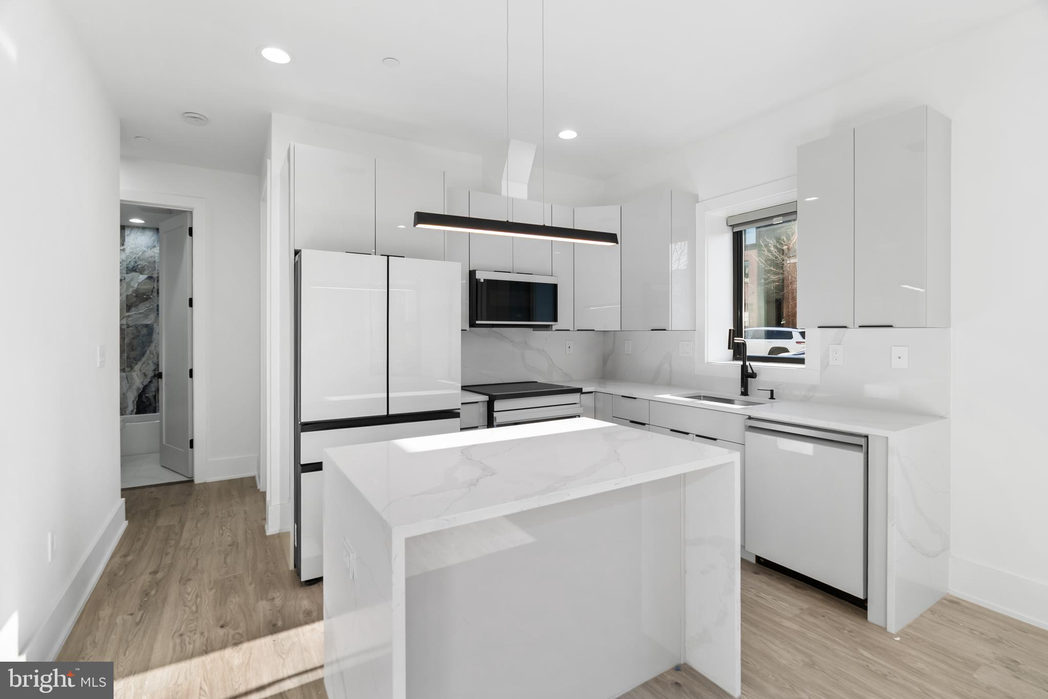 1140 OATES STREET NE 102