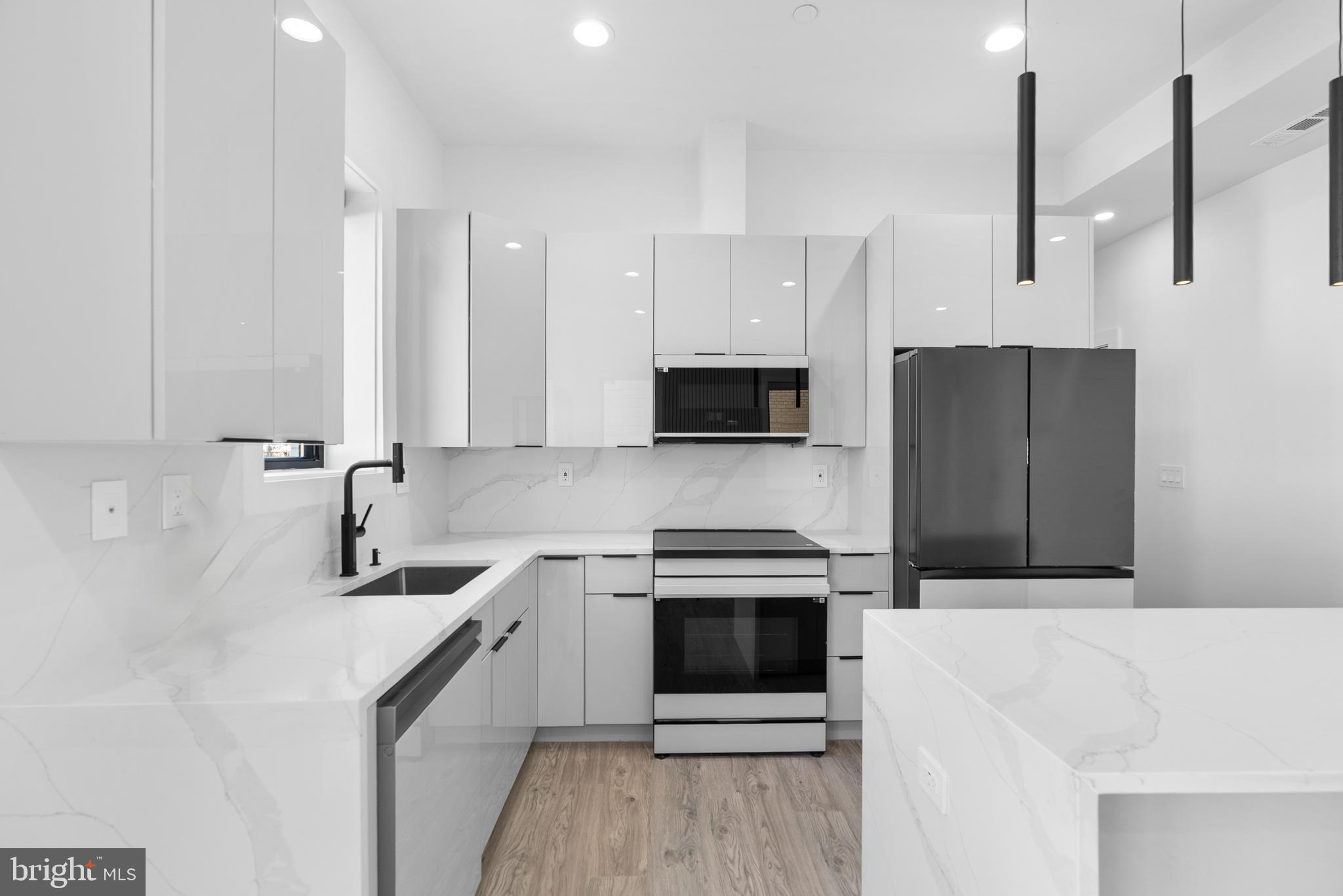 1140 OATES STREET NE 201