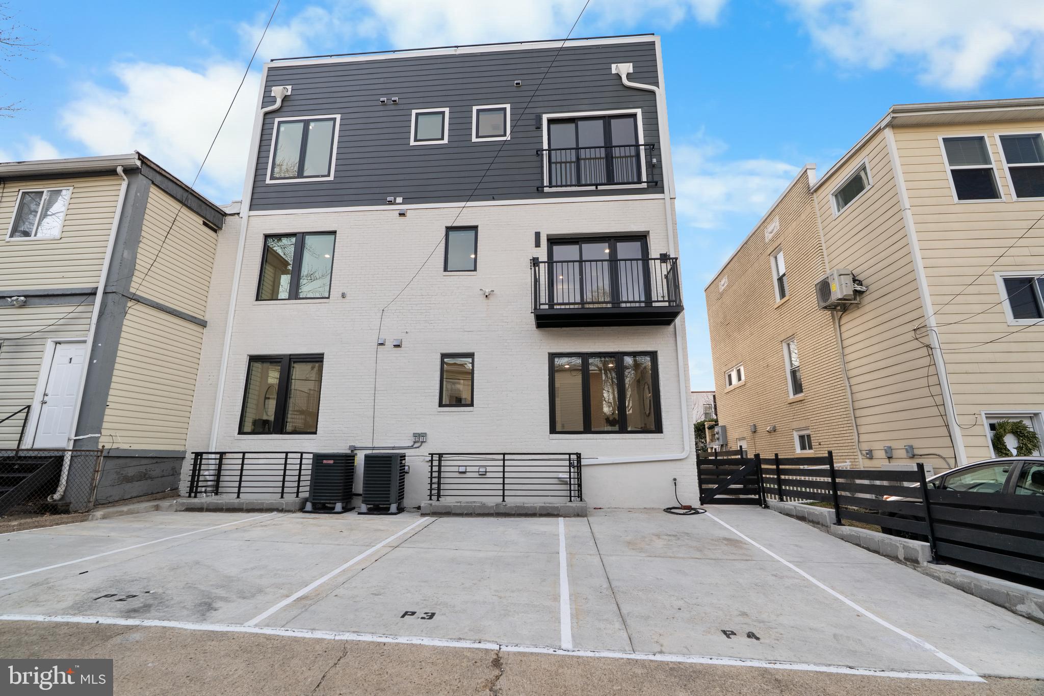 1140 OATES STREET NE 201