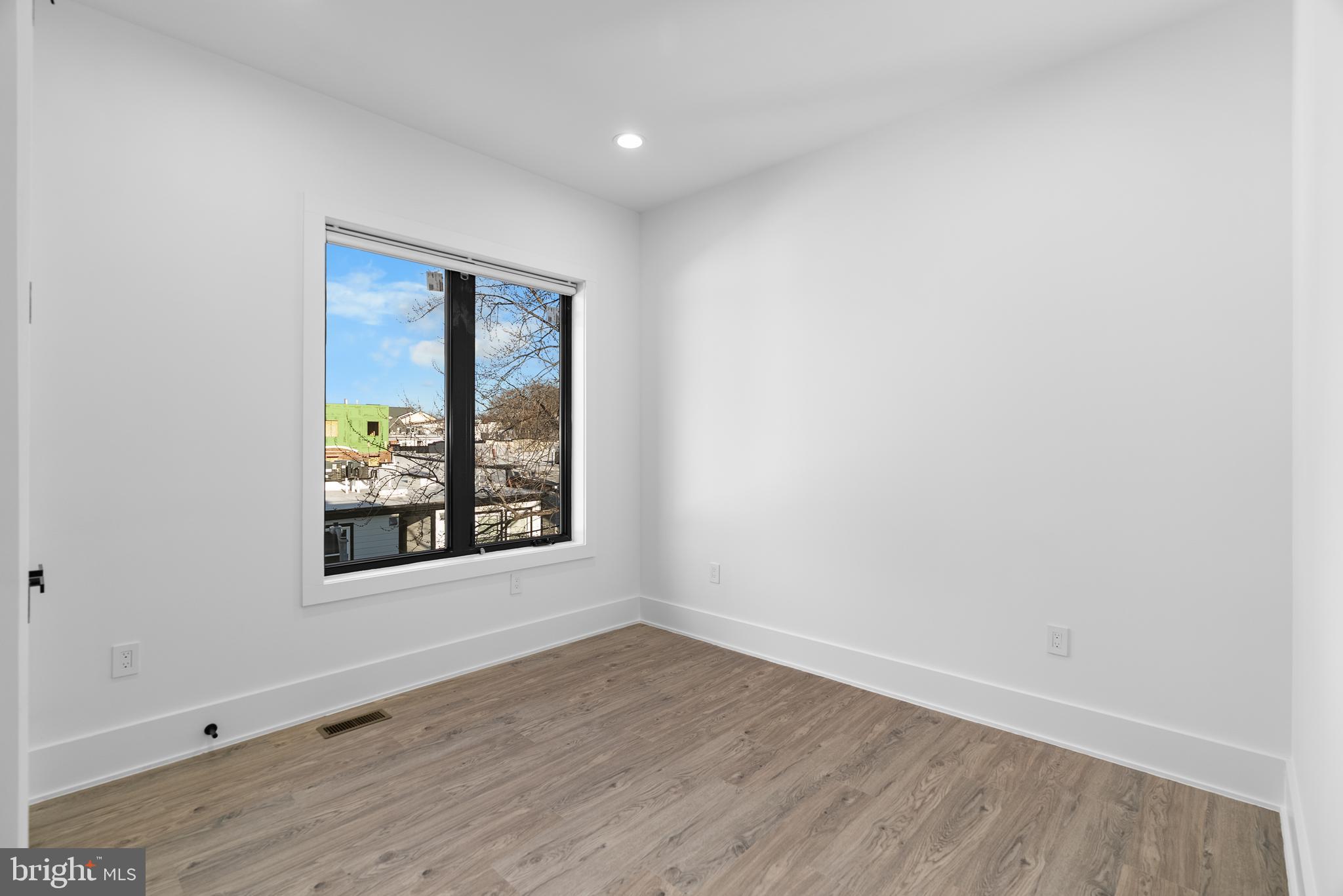 1140 OATES STREET NE 201