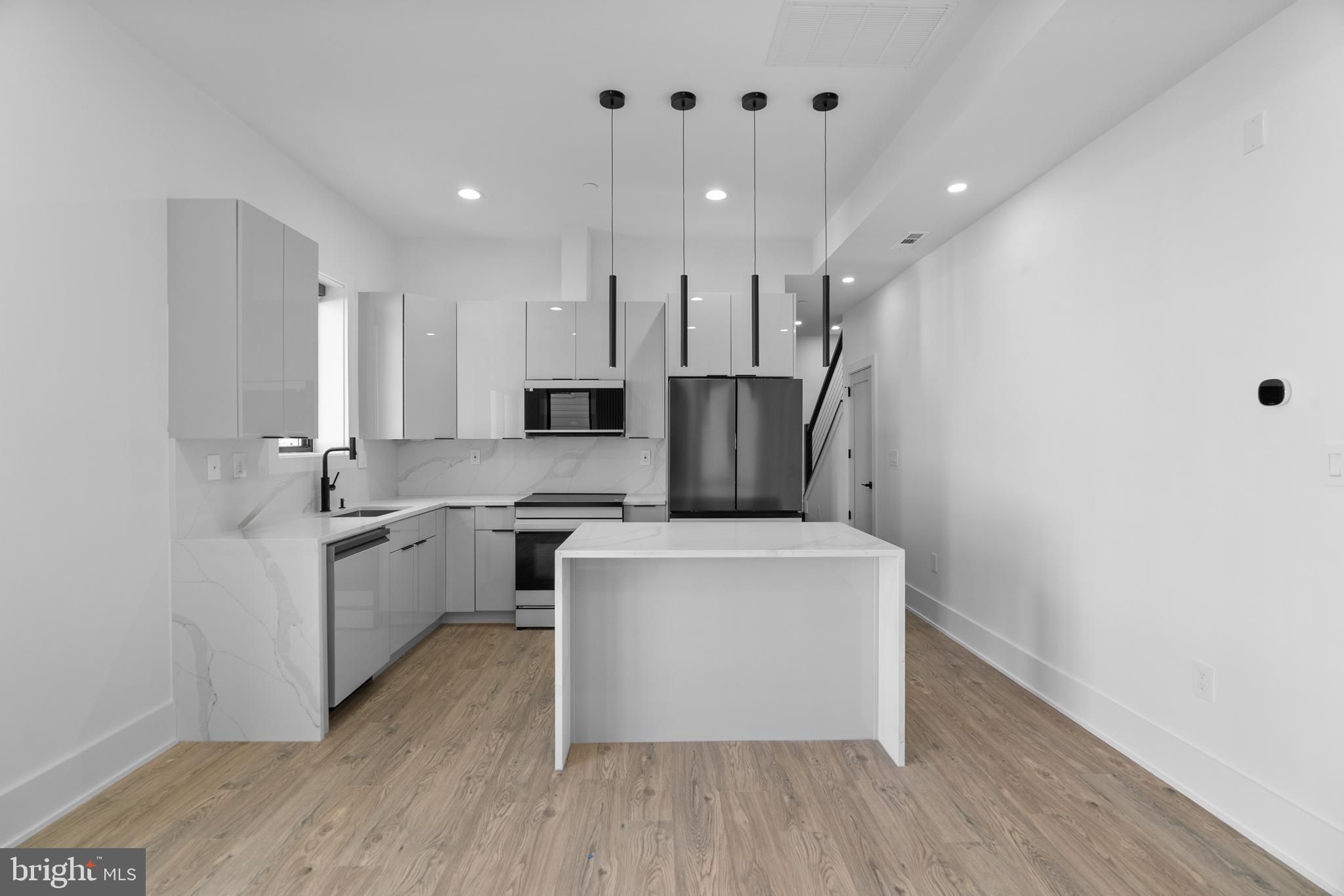 1140 OATES STREET NE 201