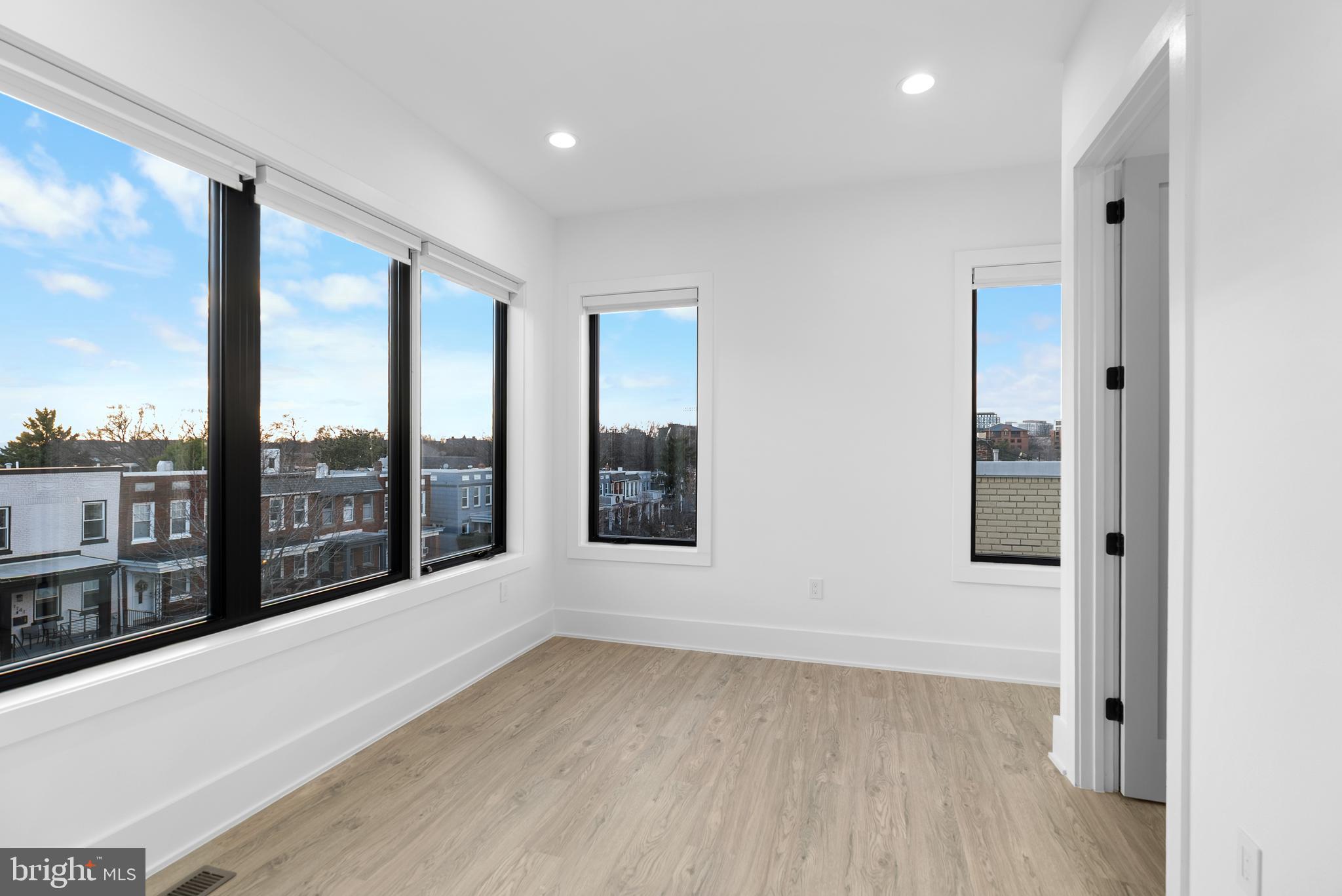 1140 OATES STREET NE 202