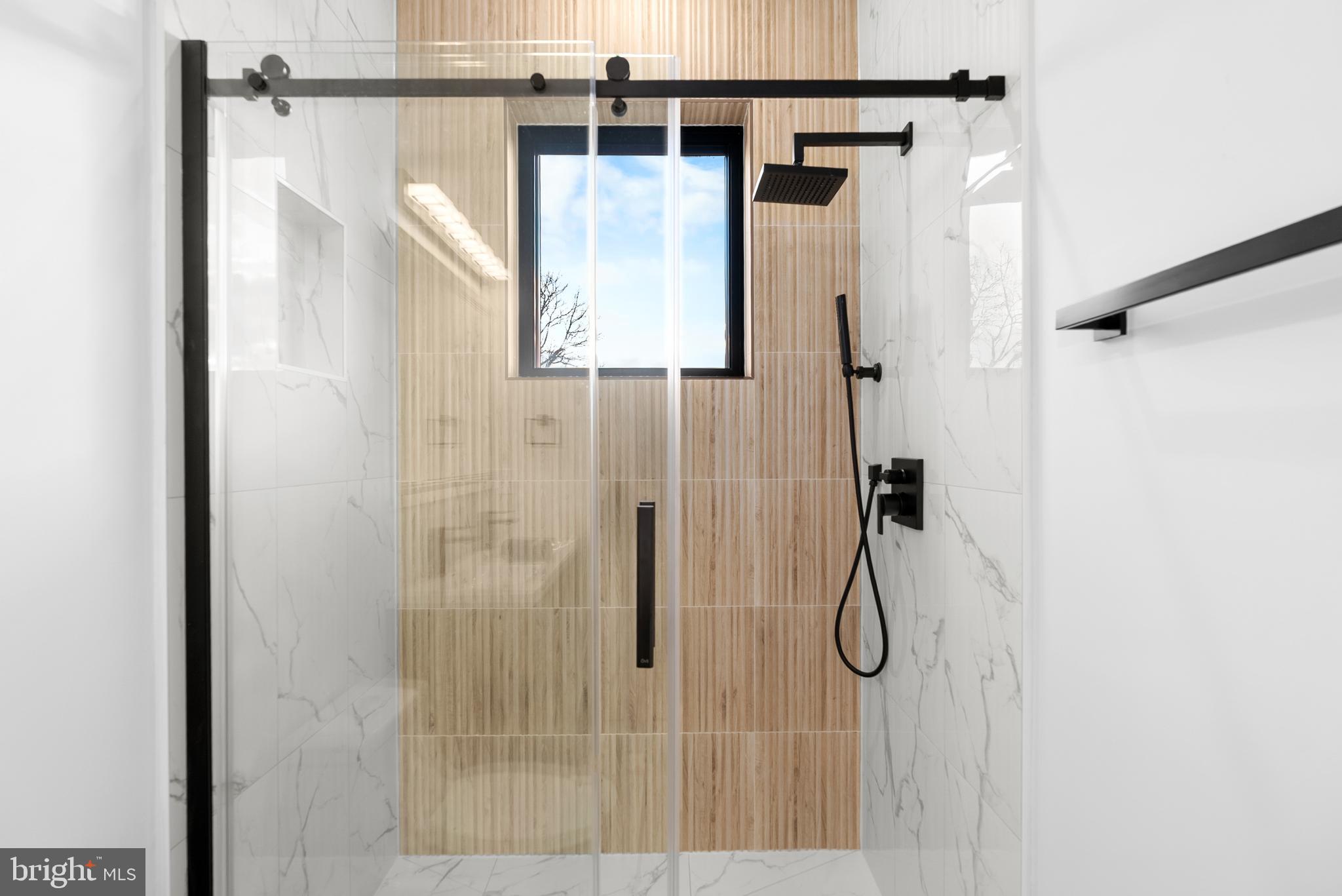 1140 OATES STREET NE 202