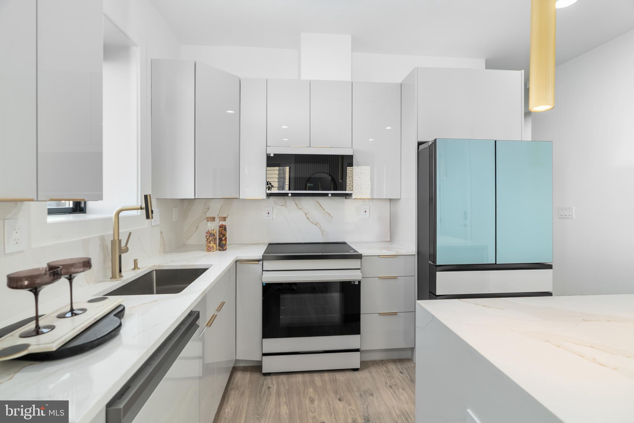 1140 OATES STREET NE 202