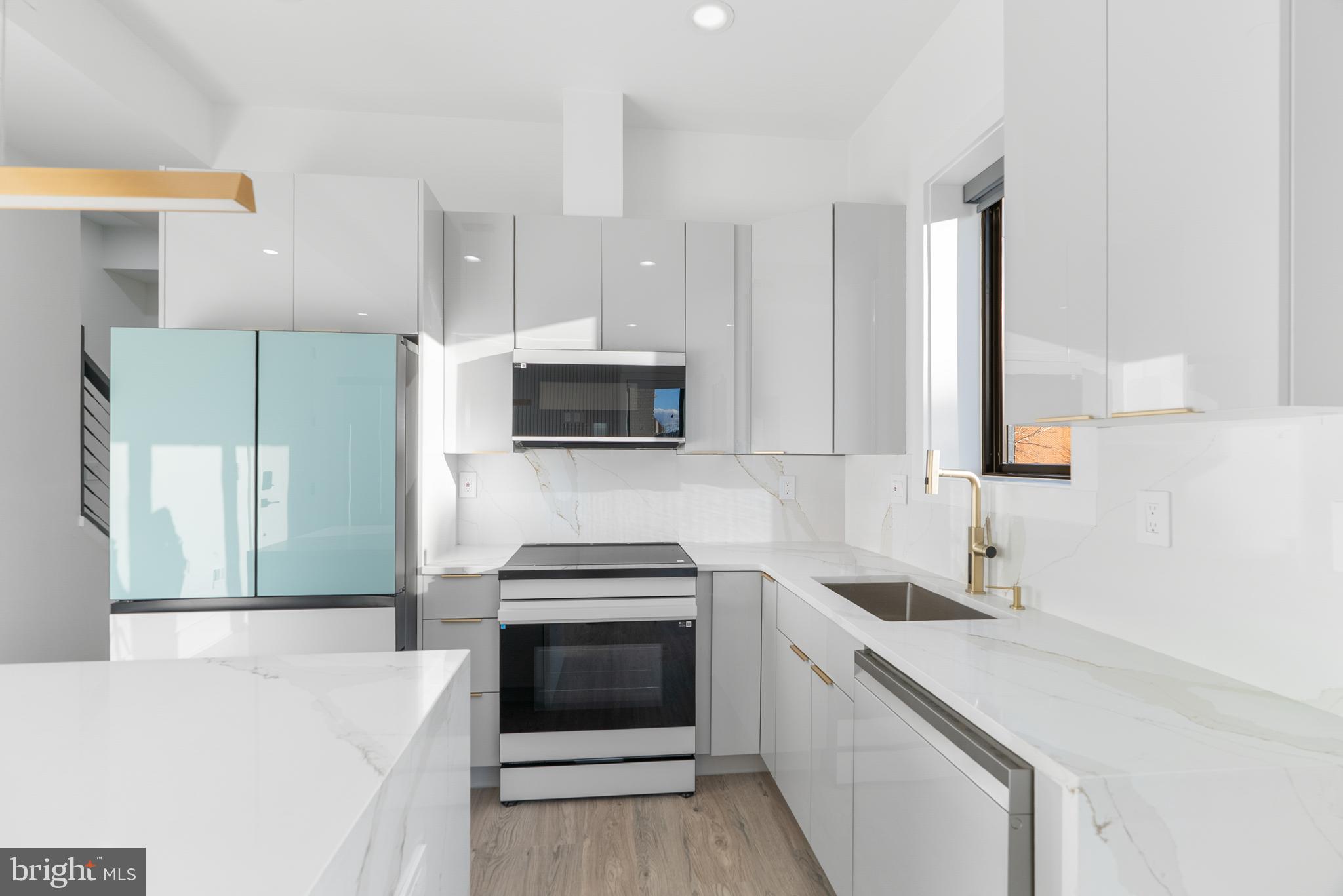 1140 OATES STREET NE 202