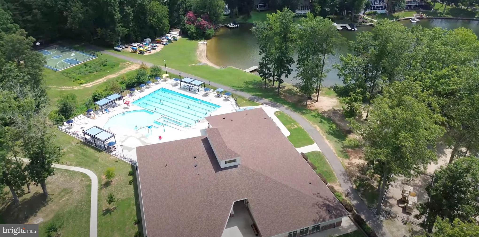327 Stratford Cir