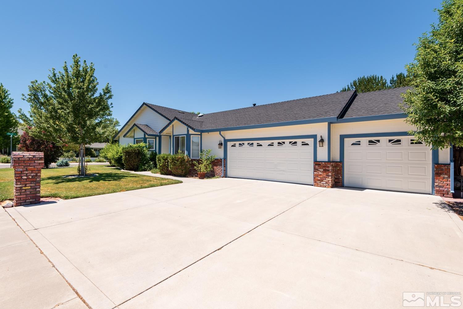 877 Longleaf Place