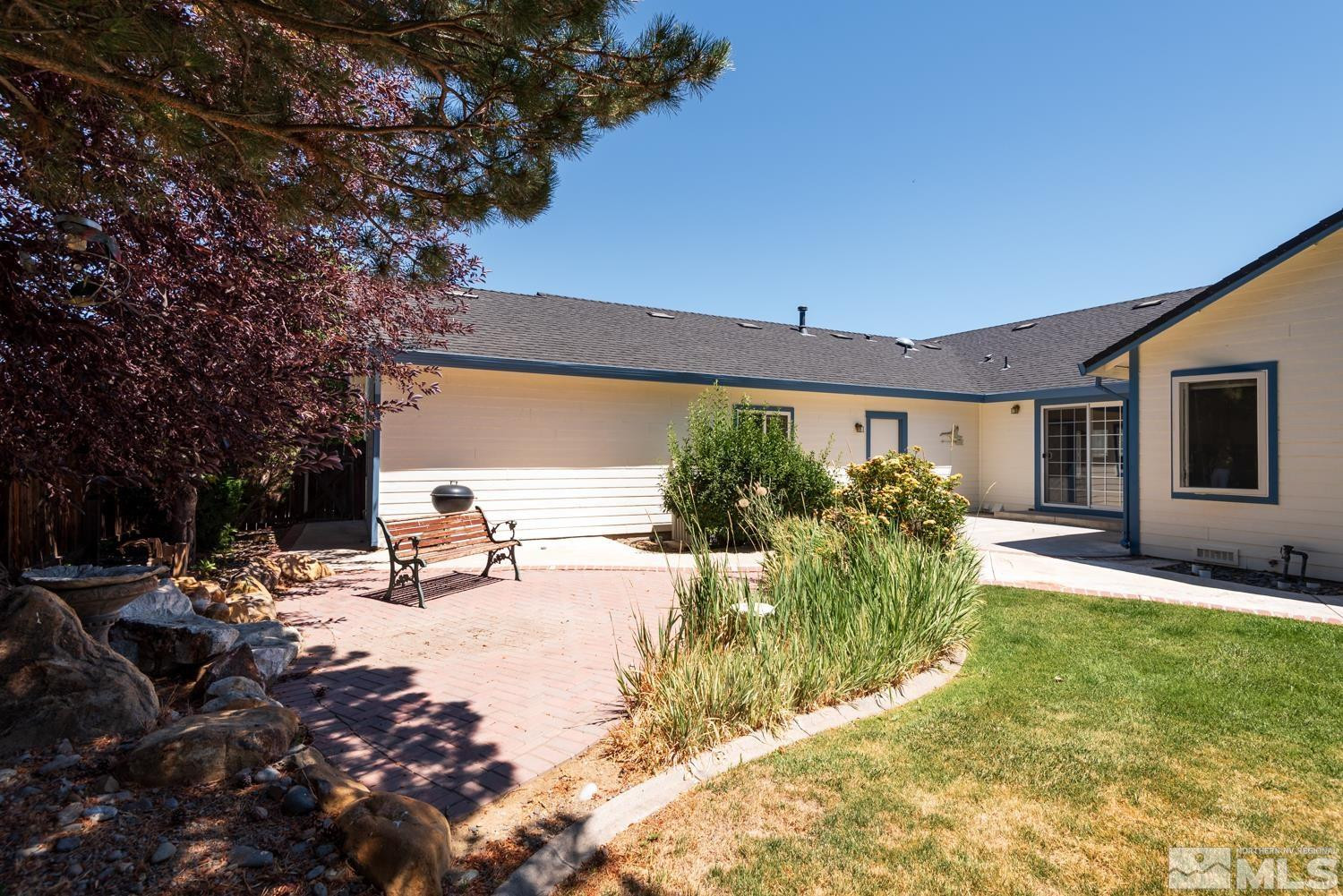 877 Longleaf Place