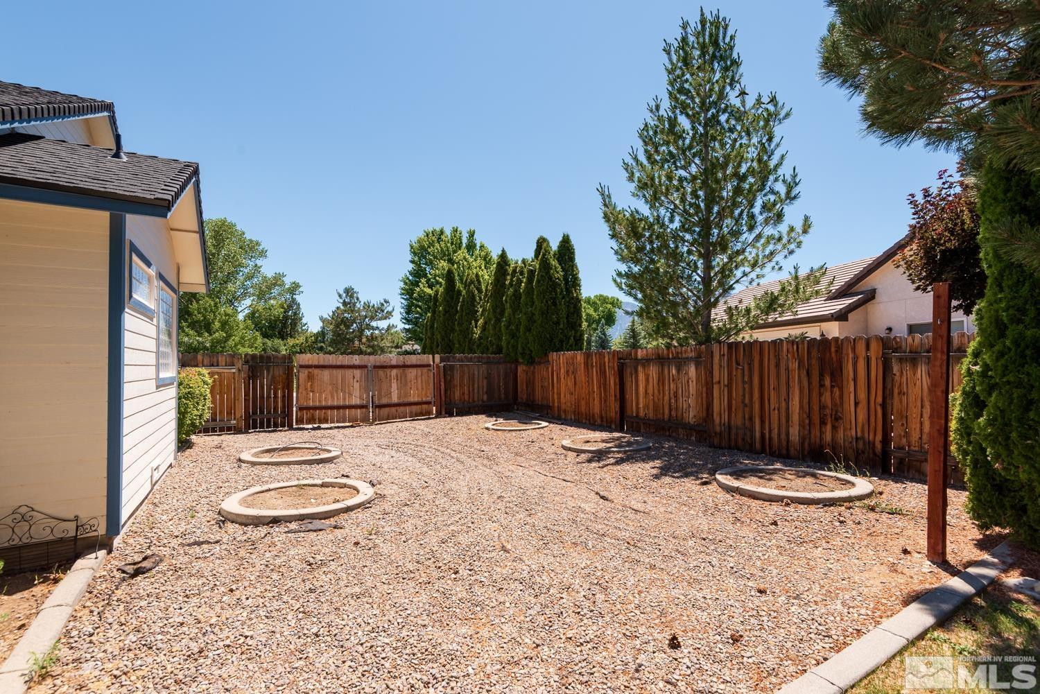 877 Longleaf Place