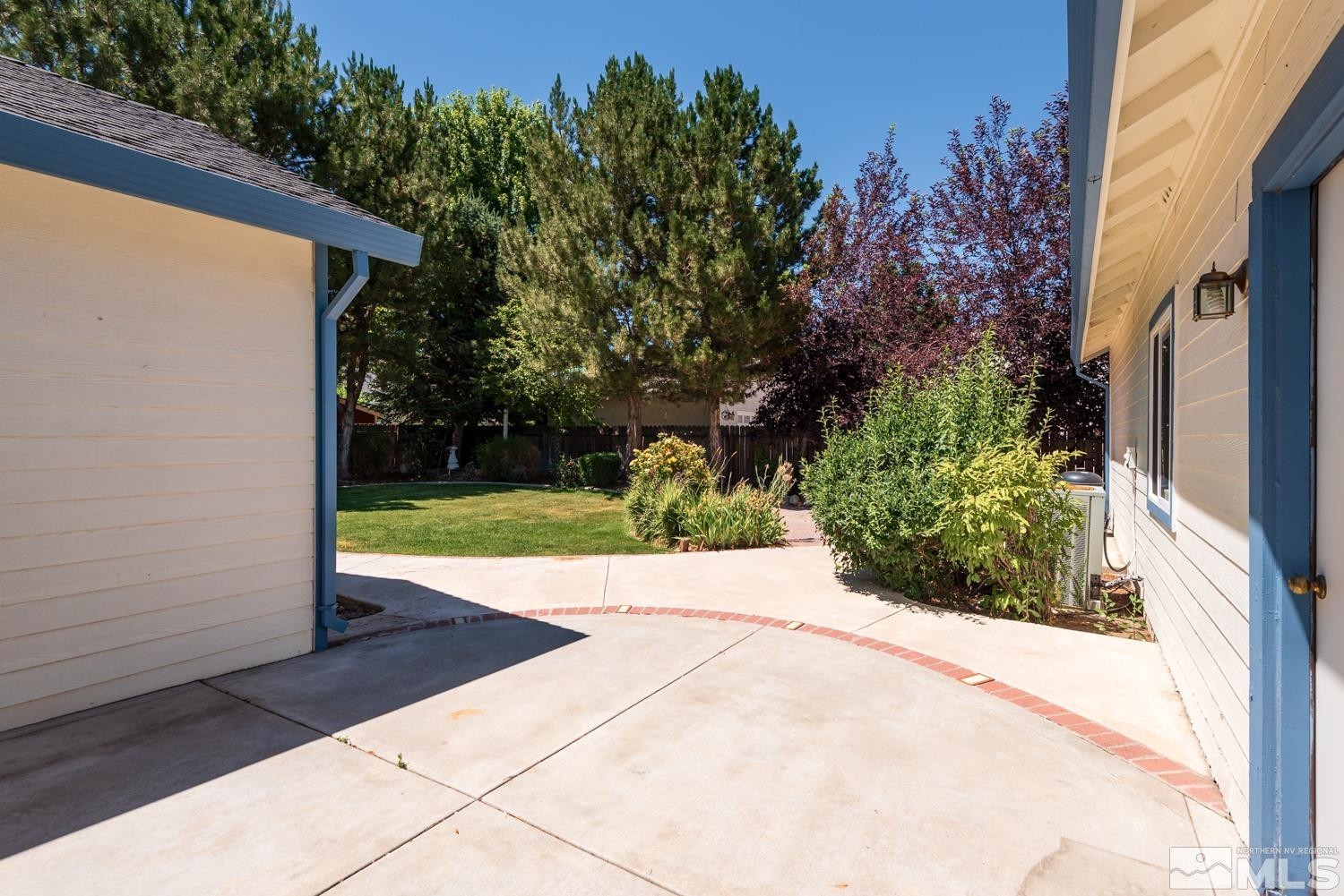 877 Longleaf Place