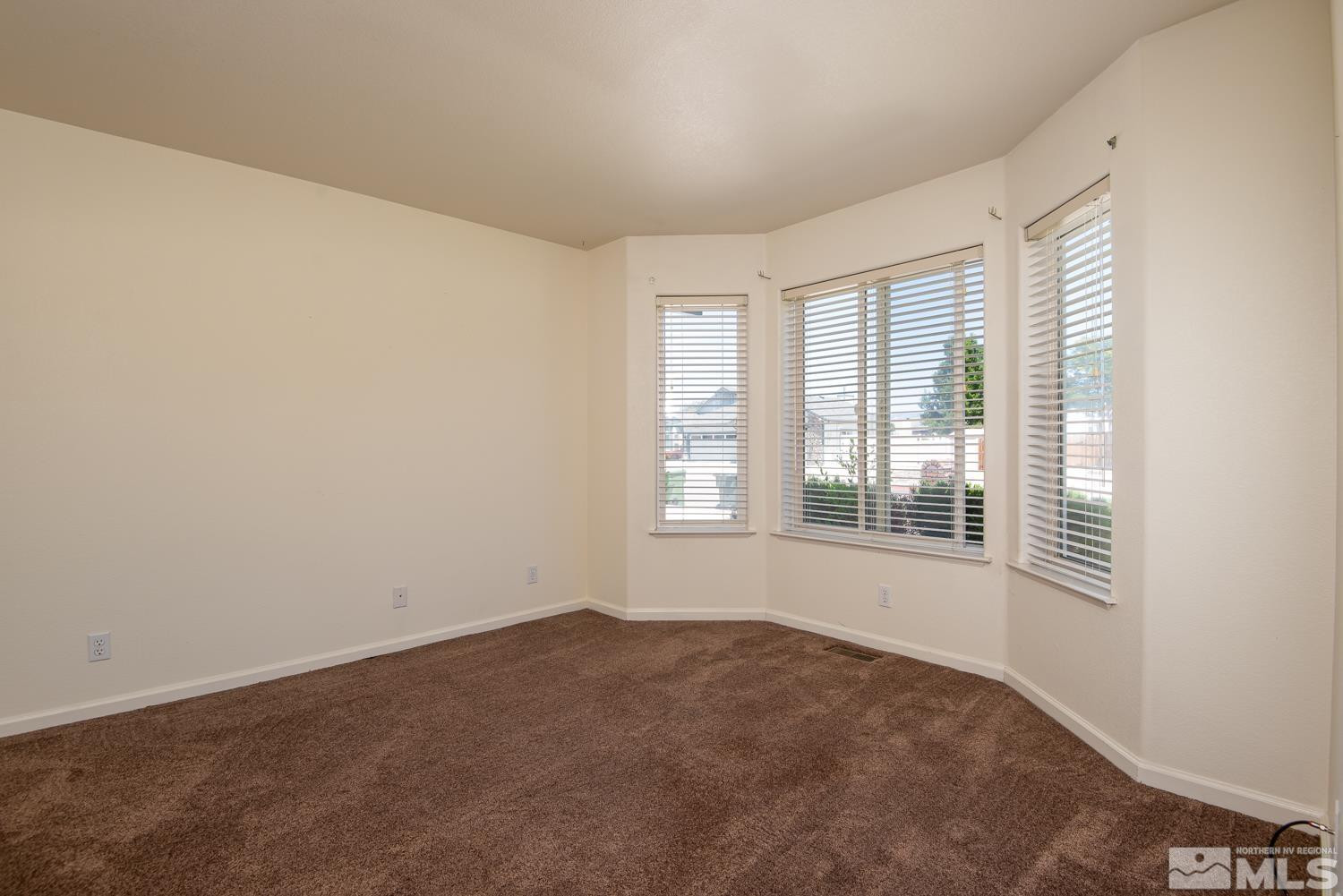 877 Longleaf Place