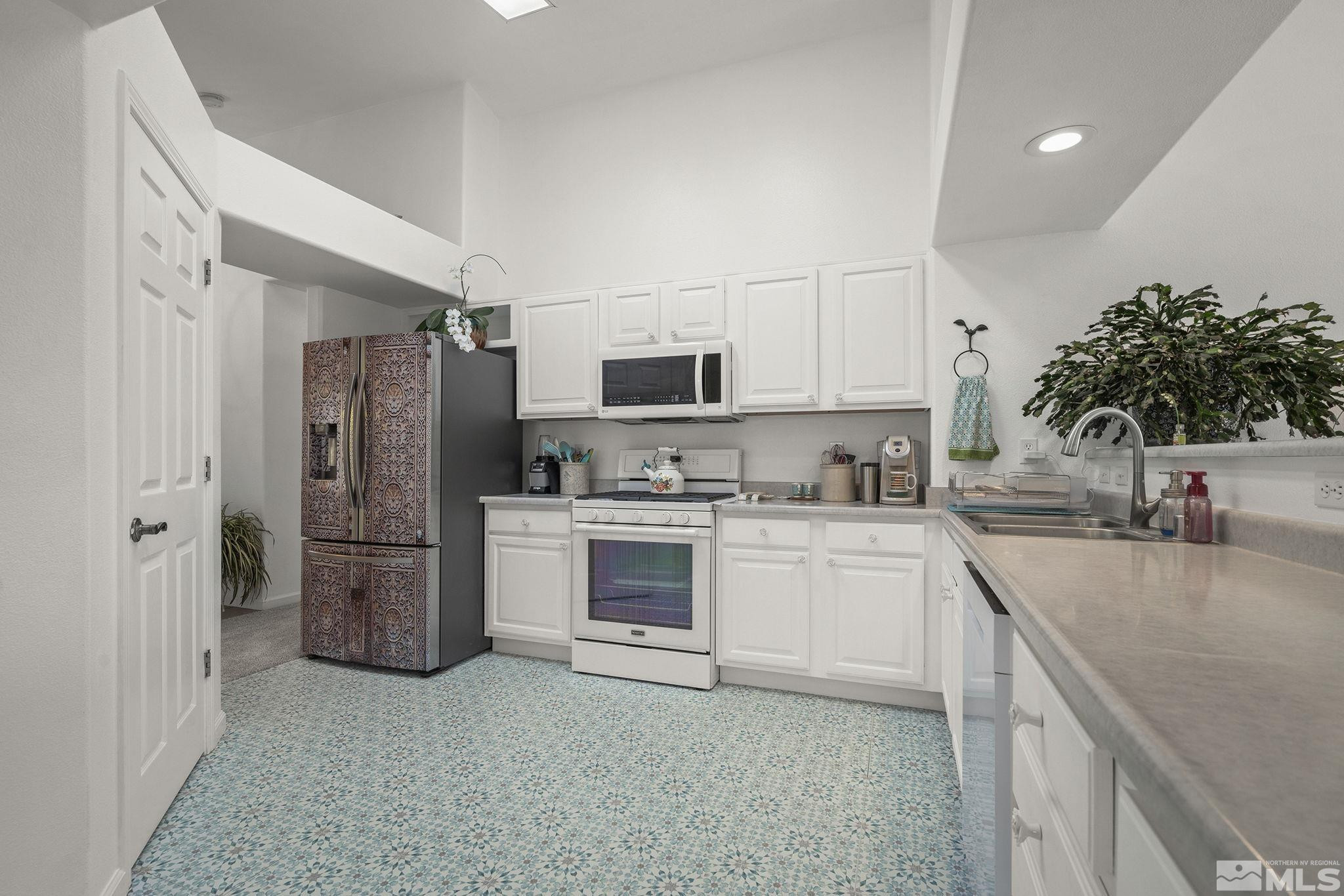881 Valley Vista Drive
