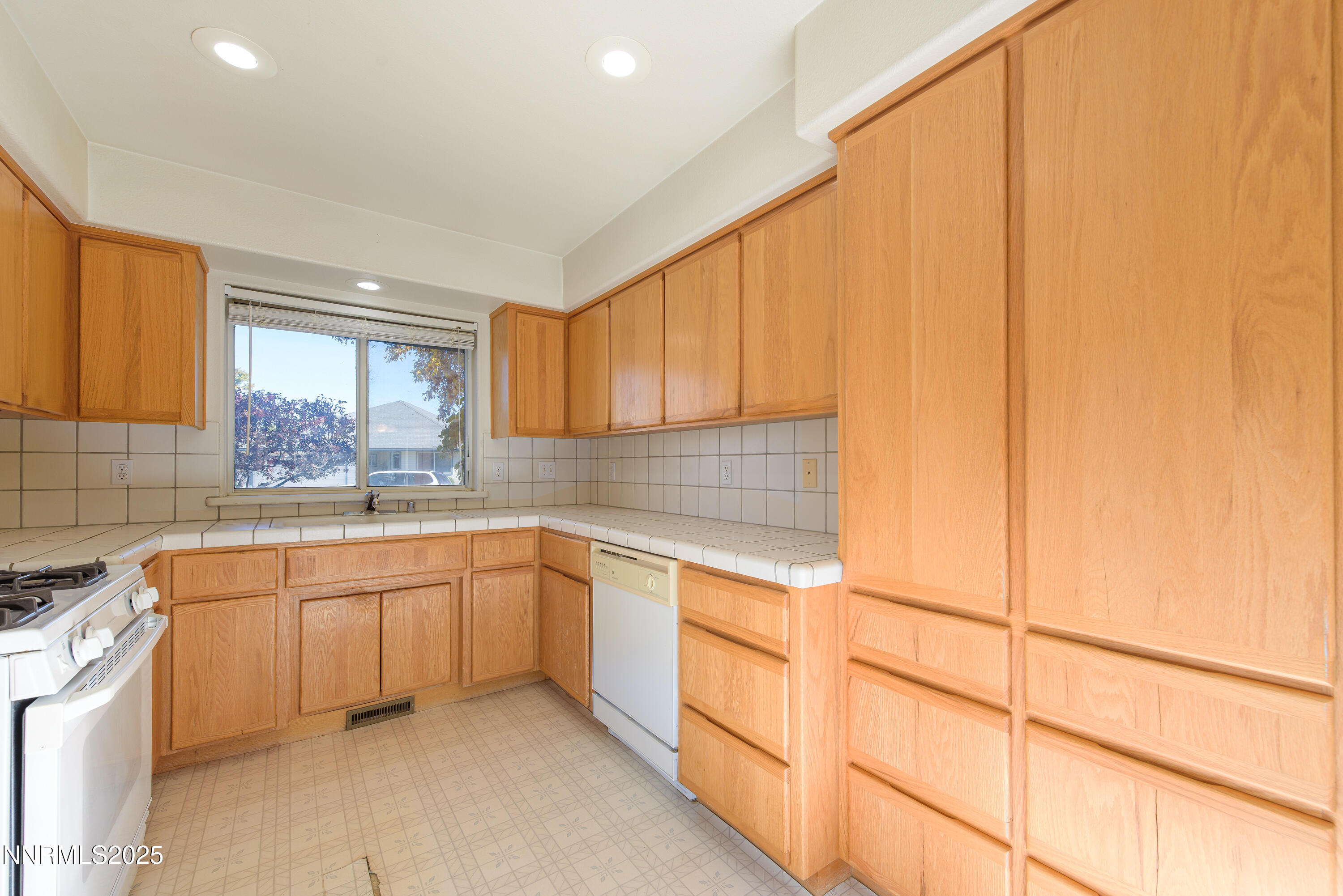 1760 Mahogany Circle